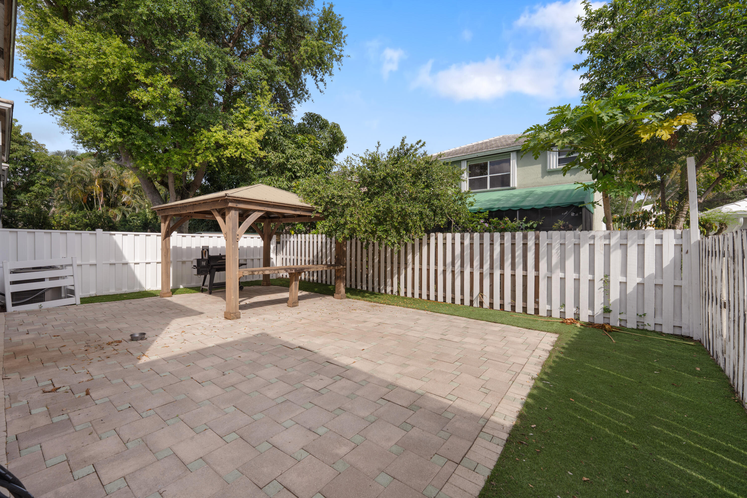 9859 NW 2nd Street