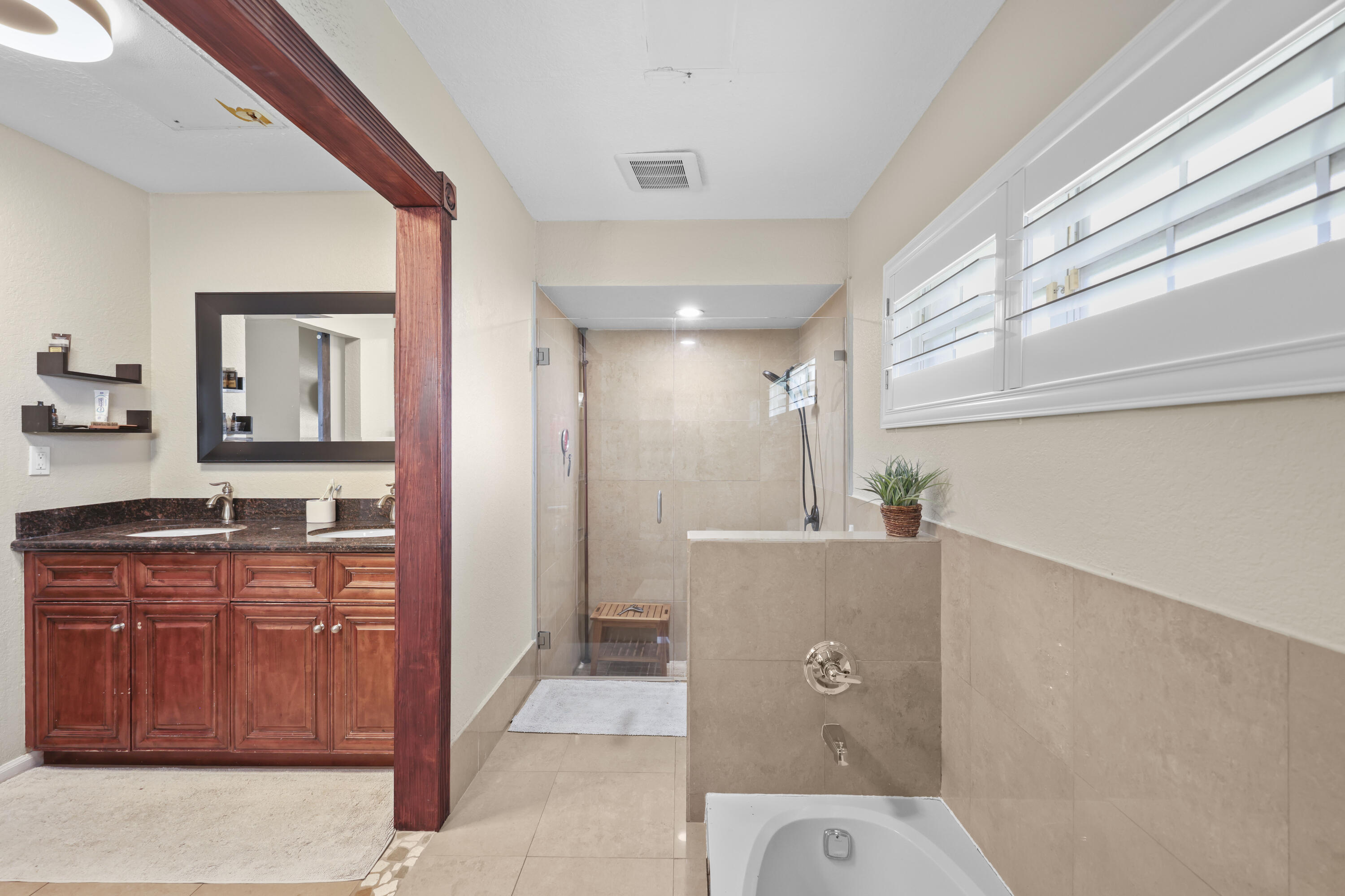 9901 NW 15th Court