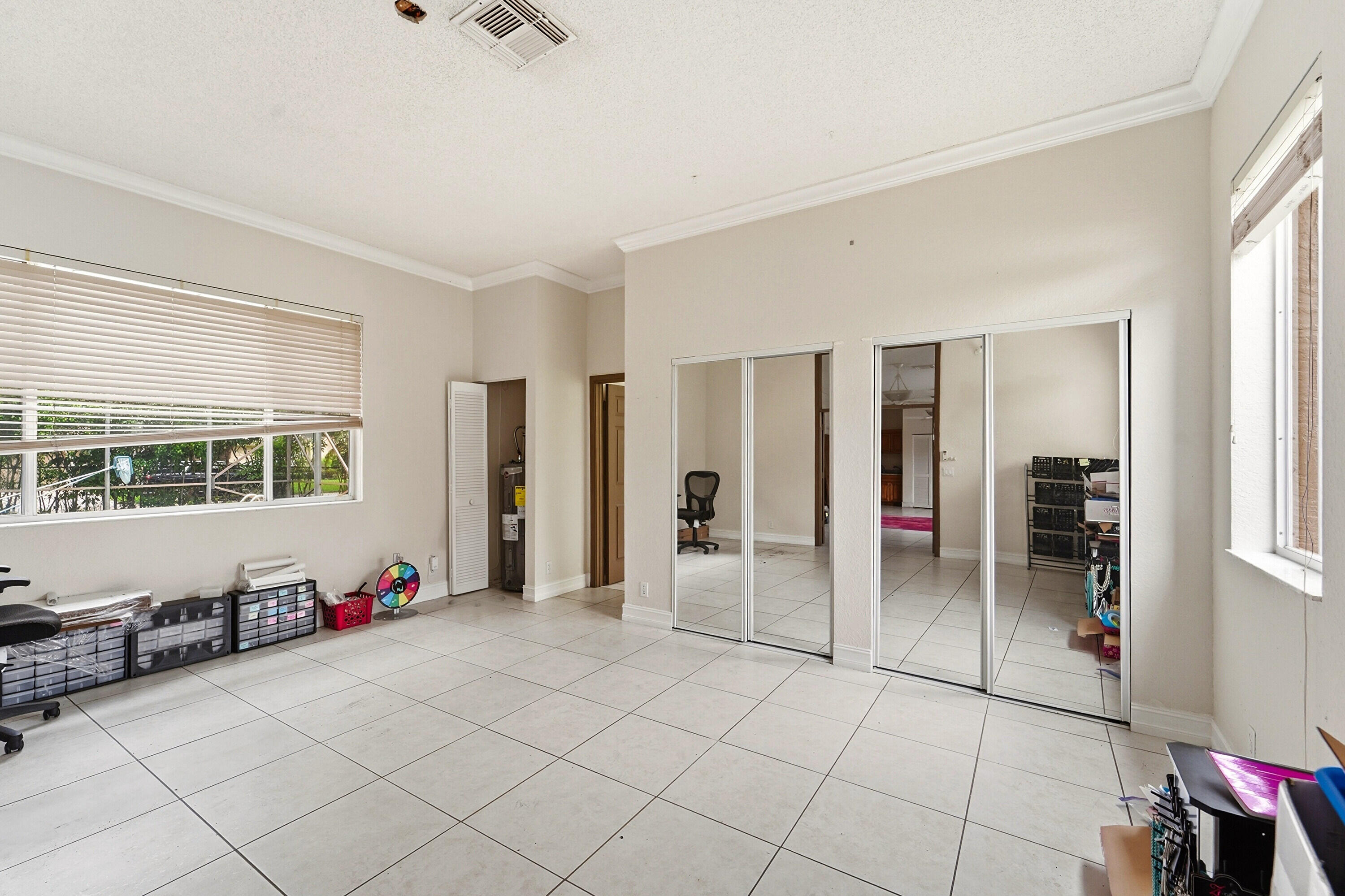 10710 NW 54th Place