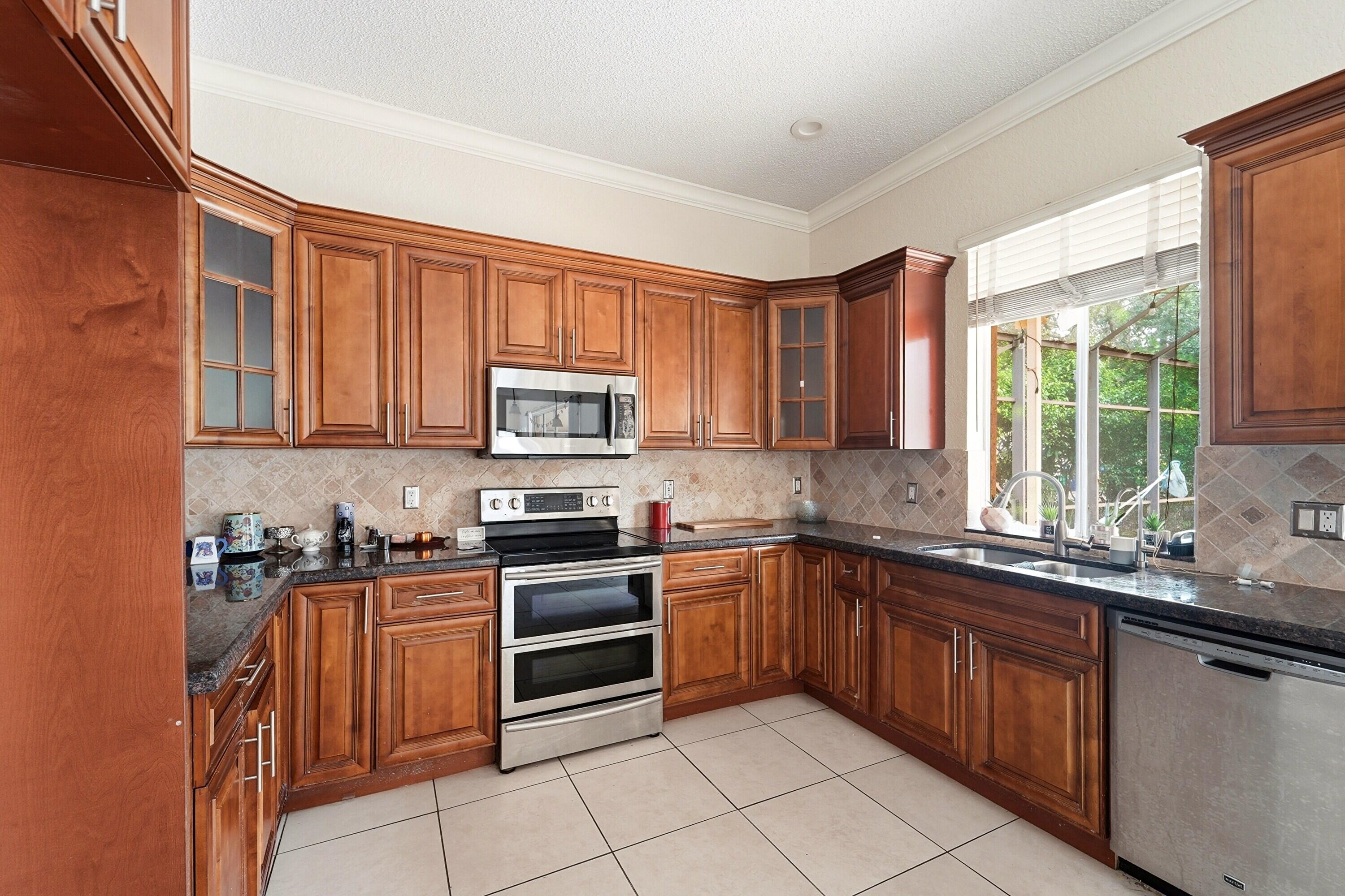 10710 NW 54th Place