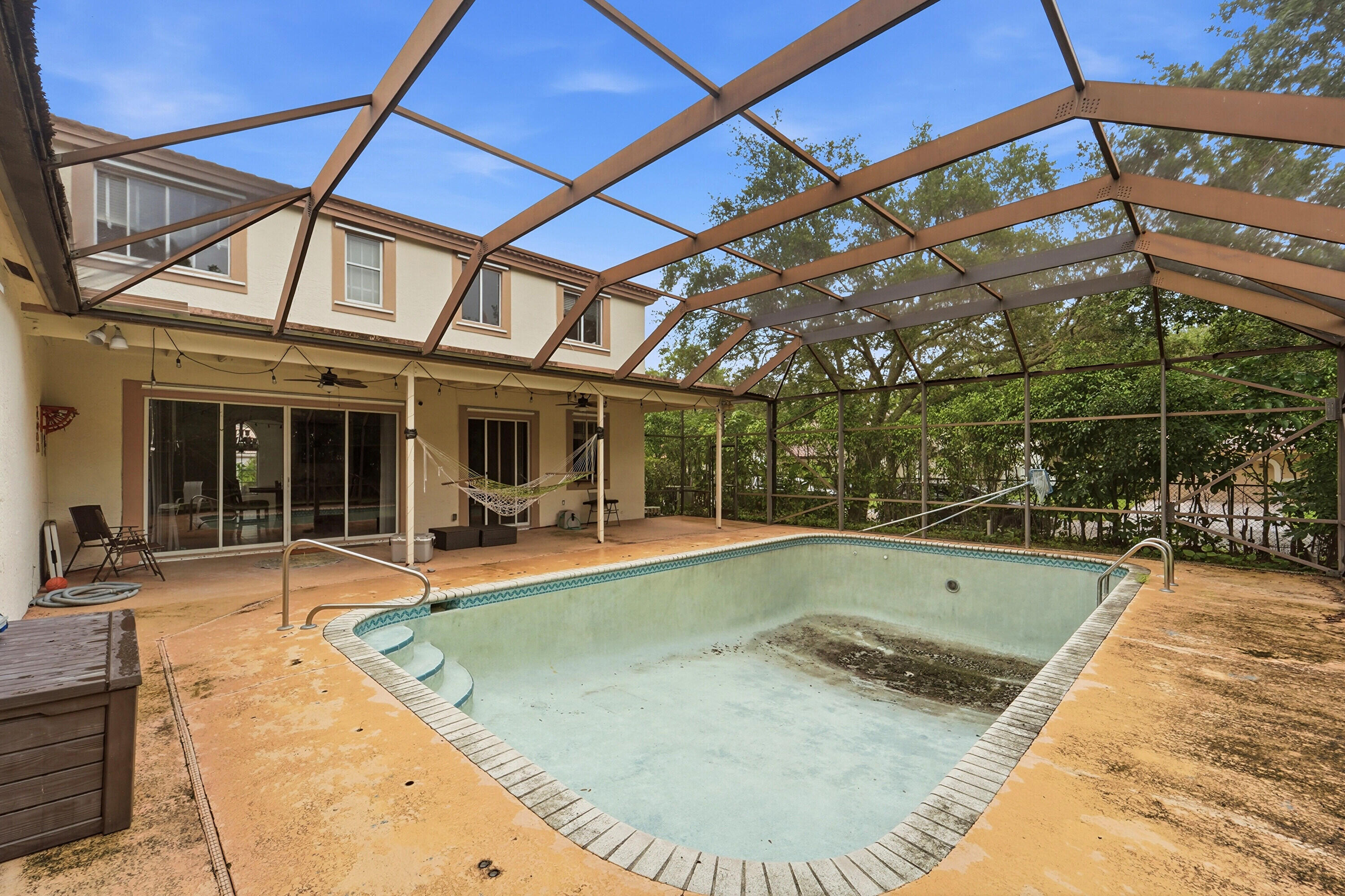 10710 NW 54th Place