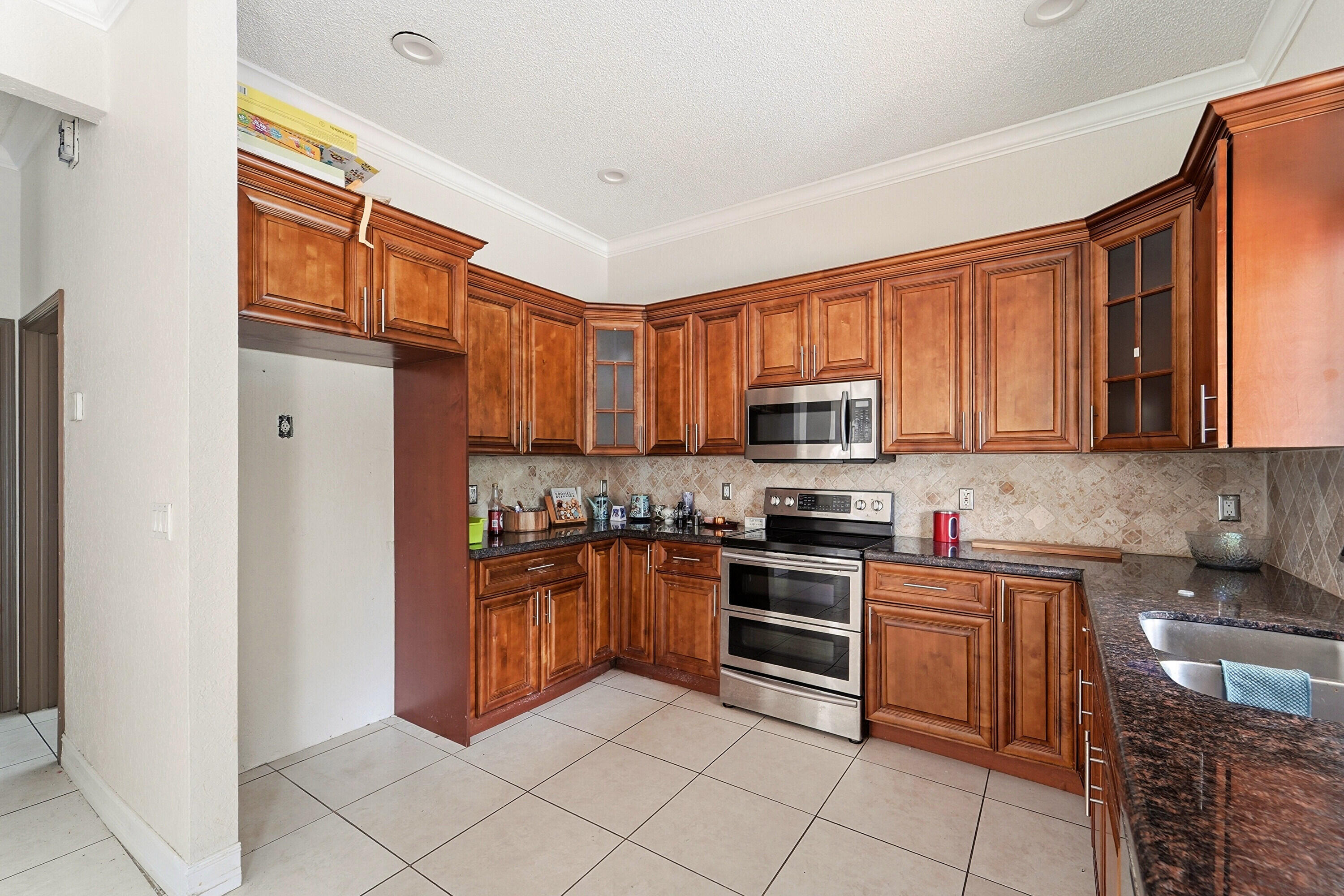 10710 NW 54th Place