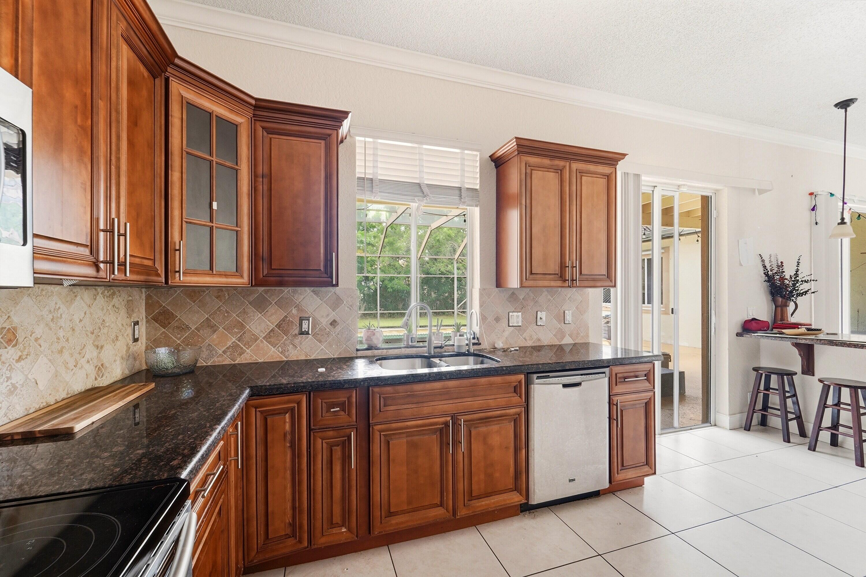 10710 NW 54th Place