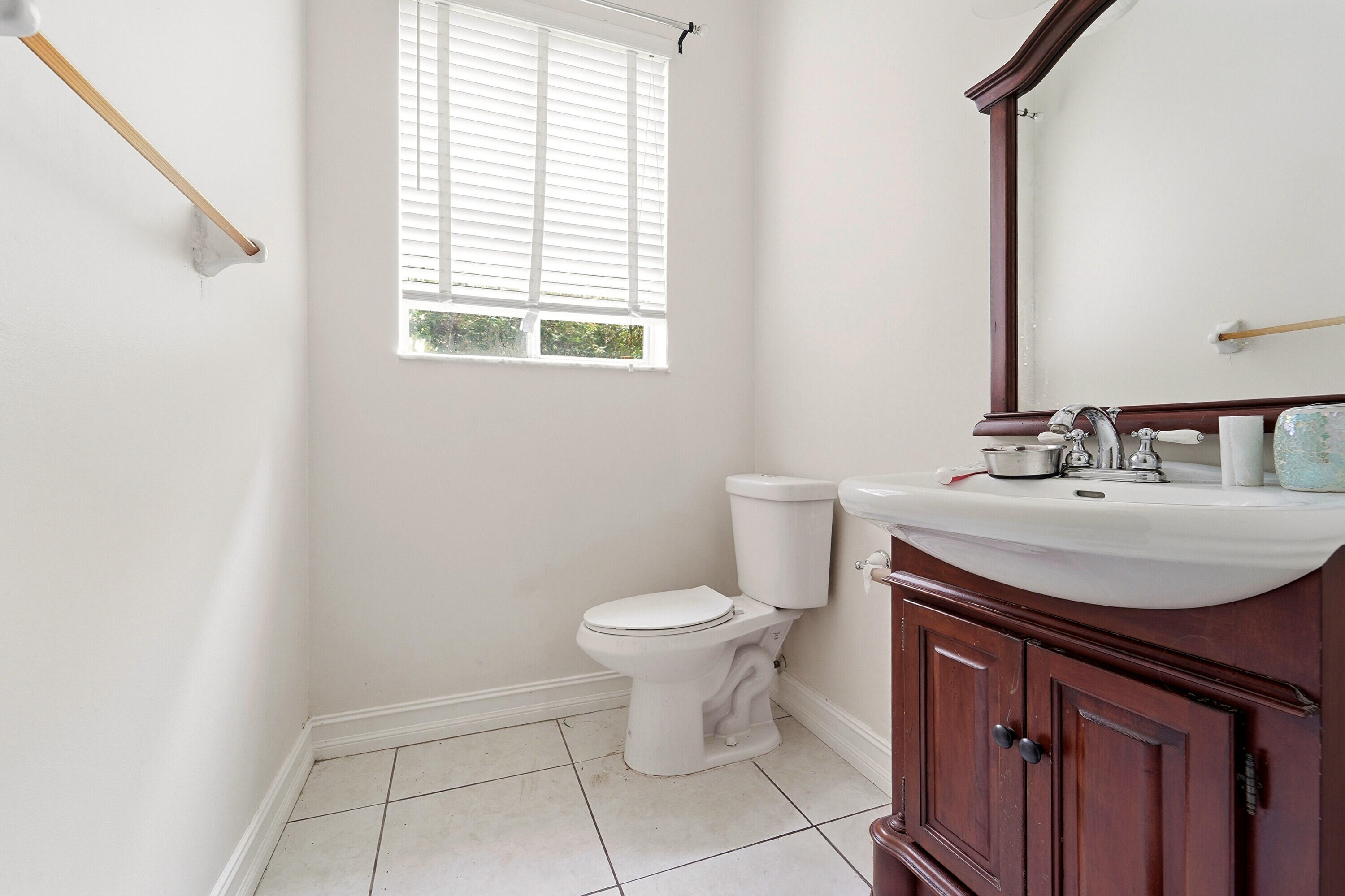 10710 NW 54th Place