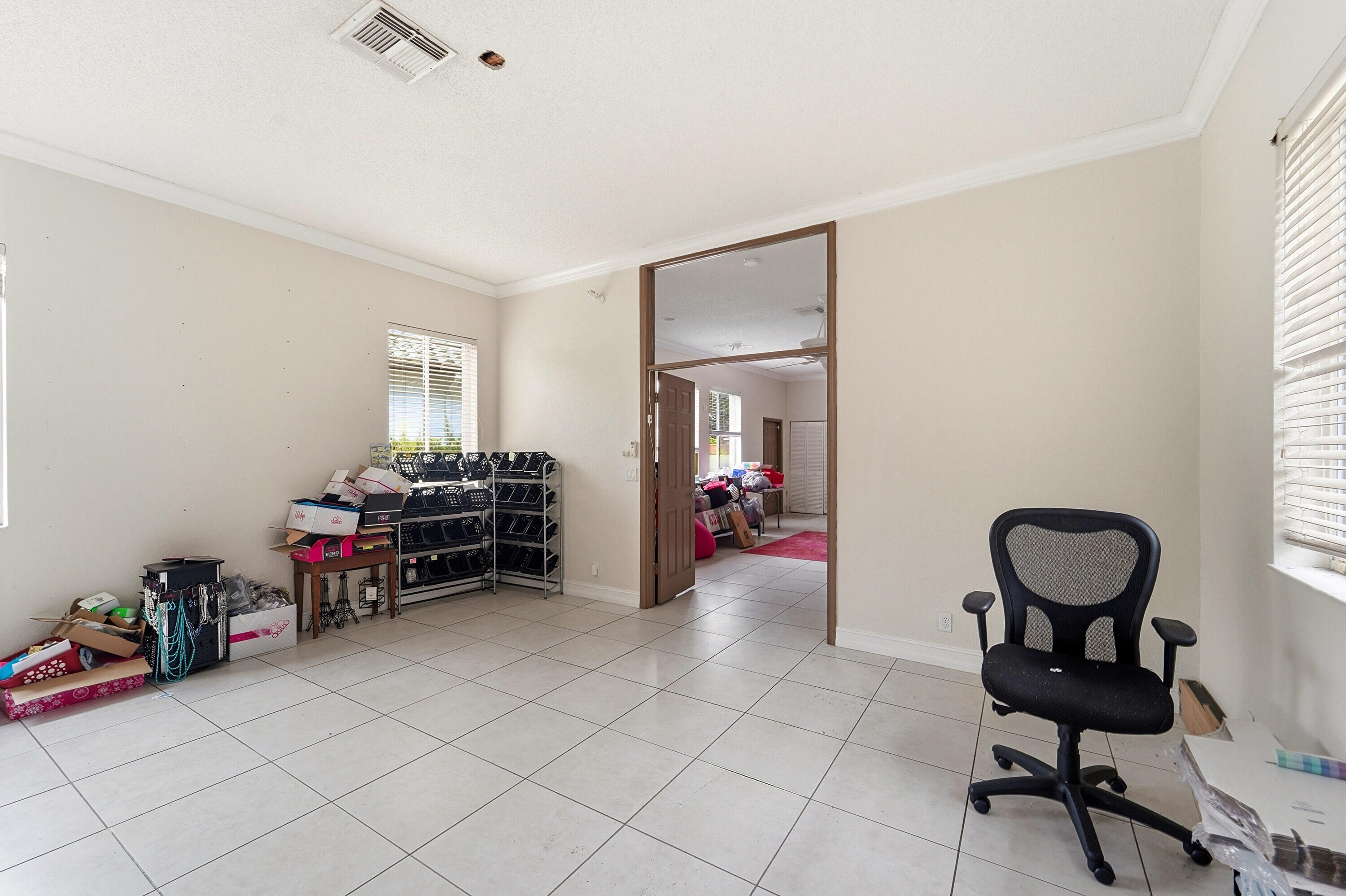 10710 NW 54th Place