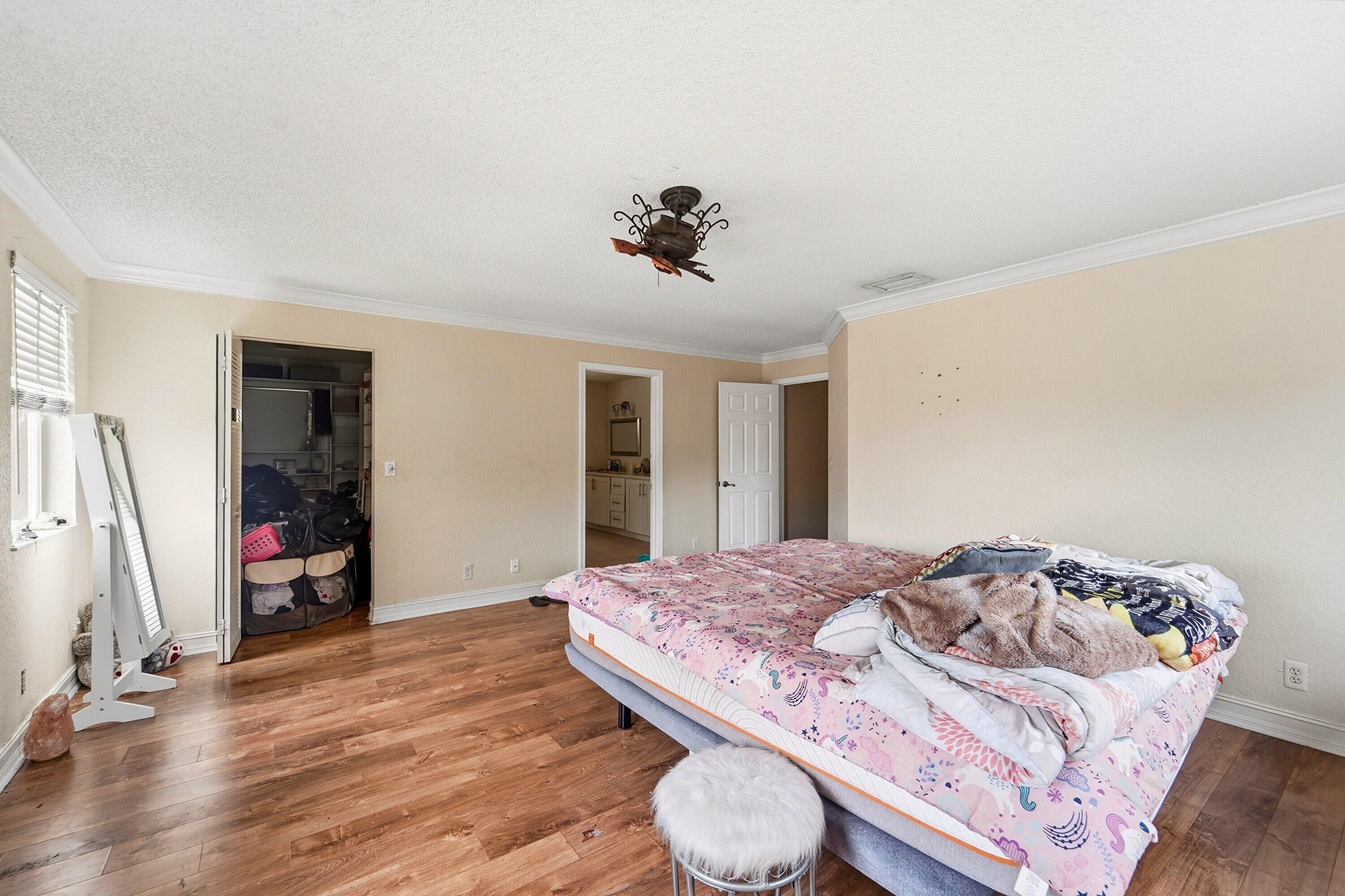 10710 NW 54th Place