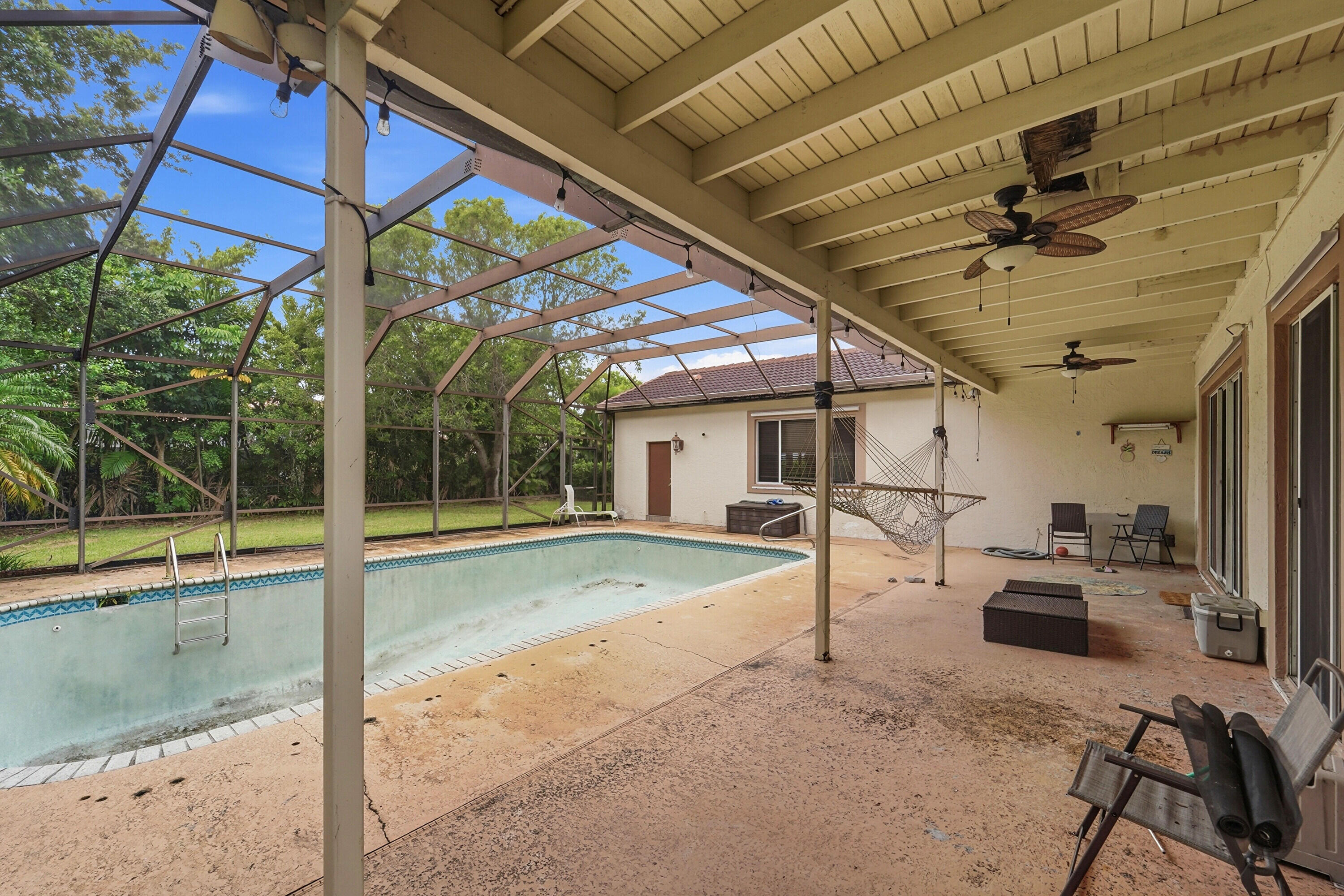 10710 NW 54th Place