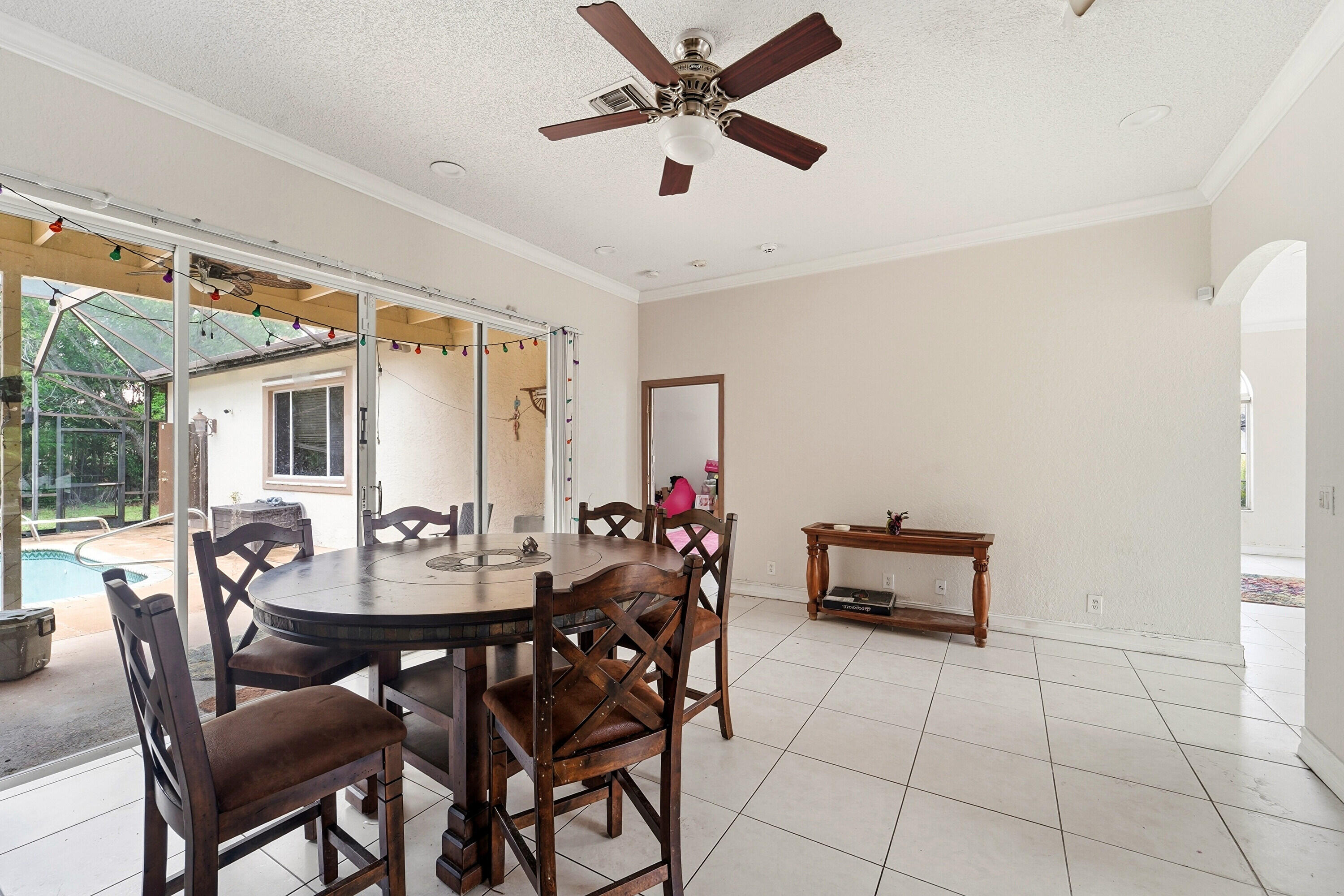 10710 NW 54th Place