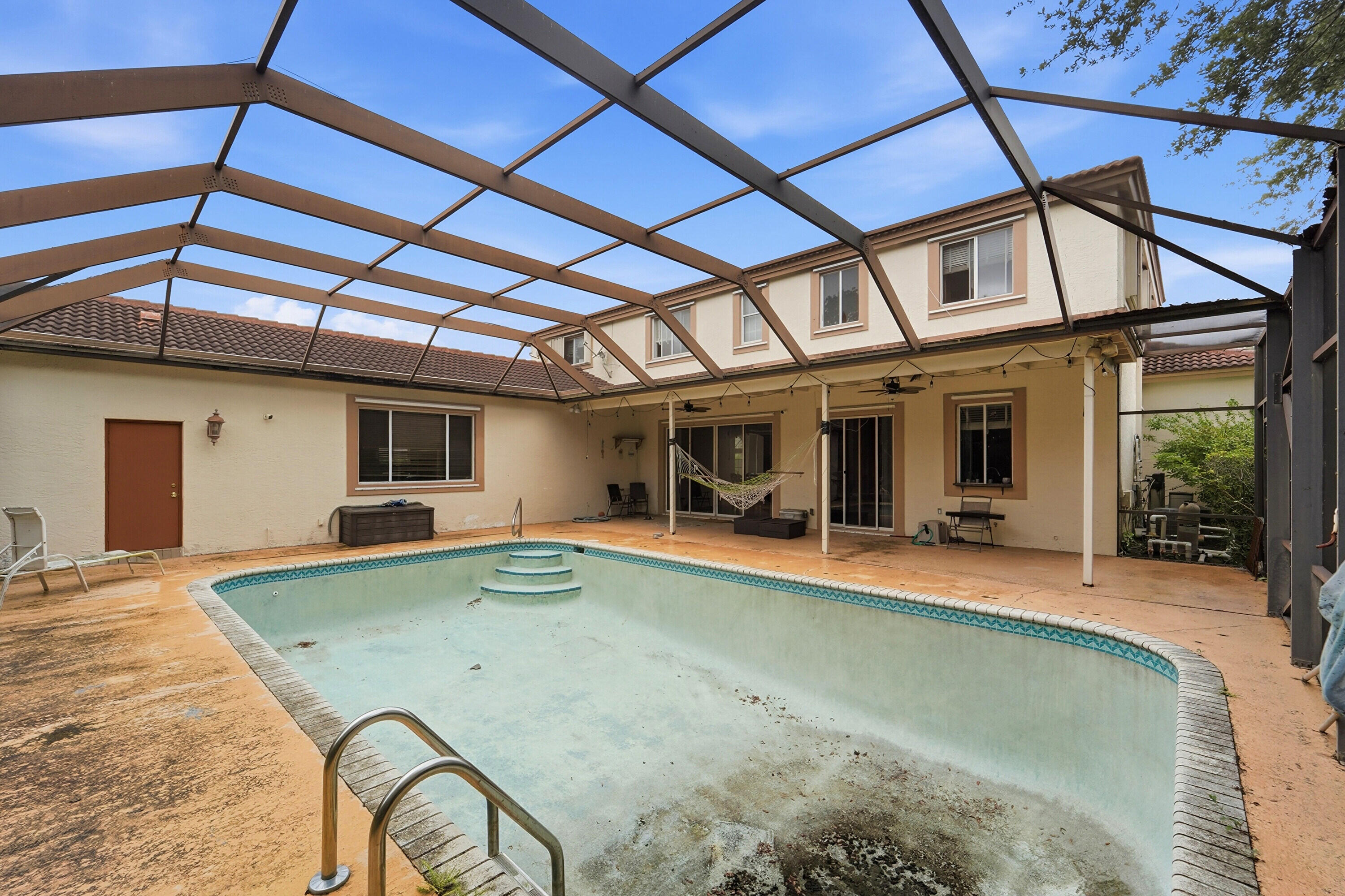 10710 NW 54th Place