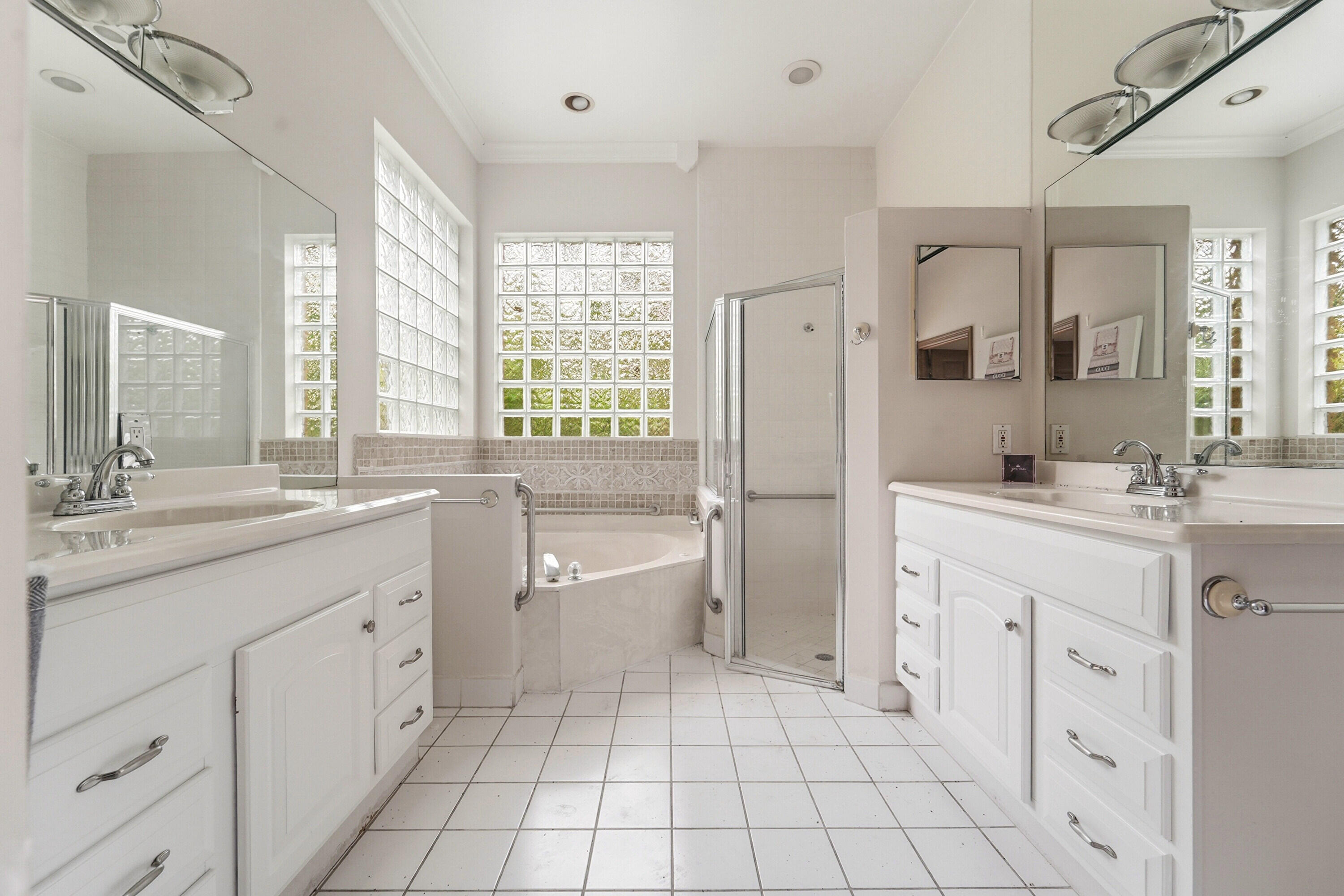 10710 NW 54th Place