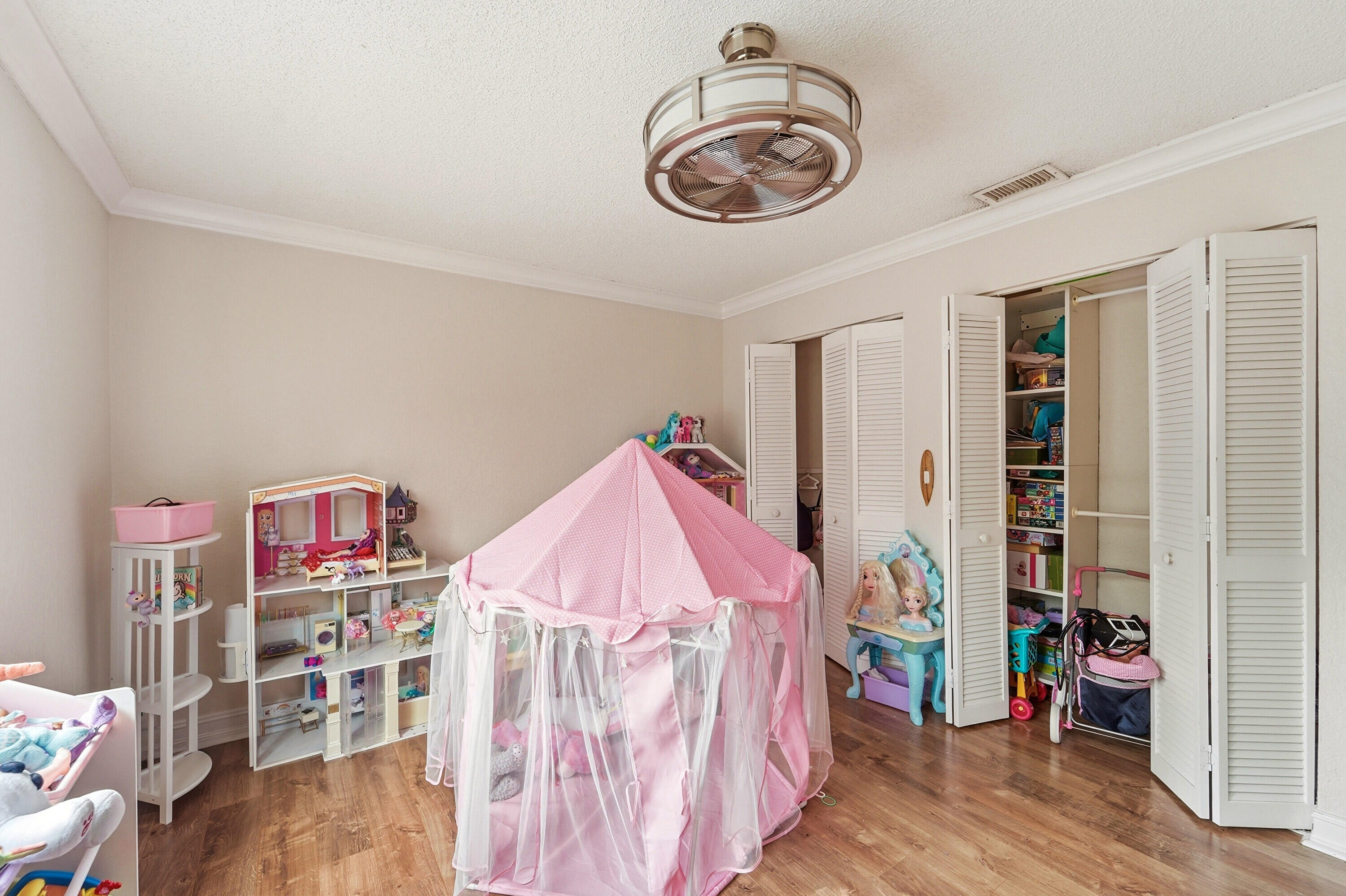 10710 NW 54th Place