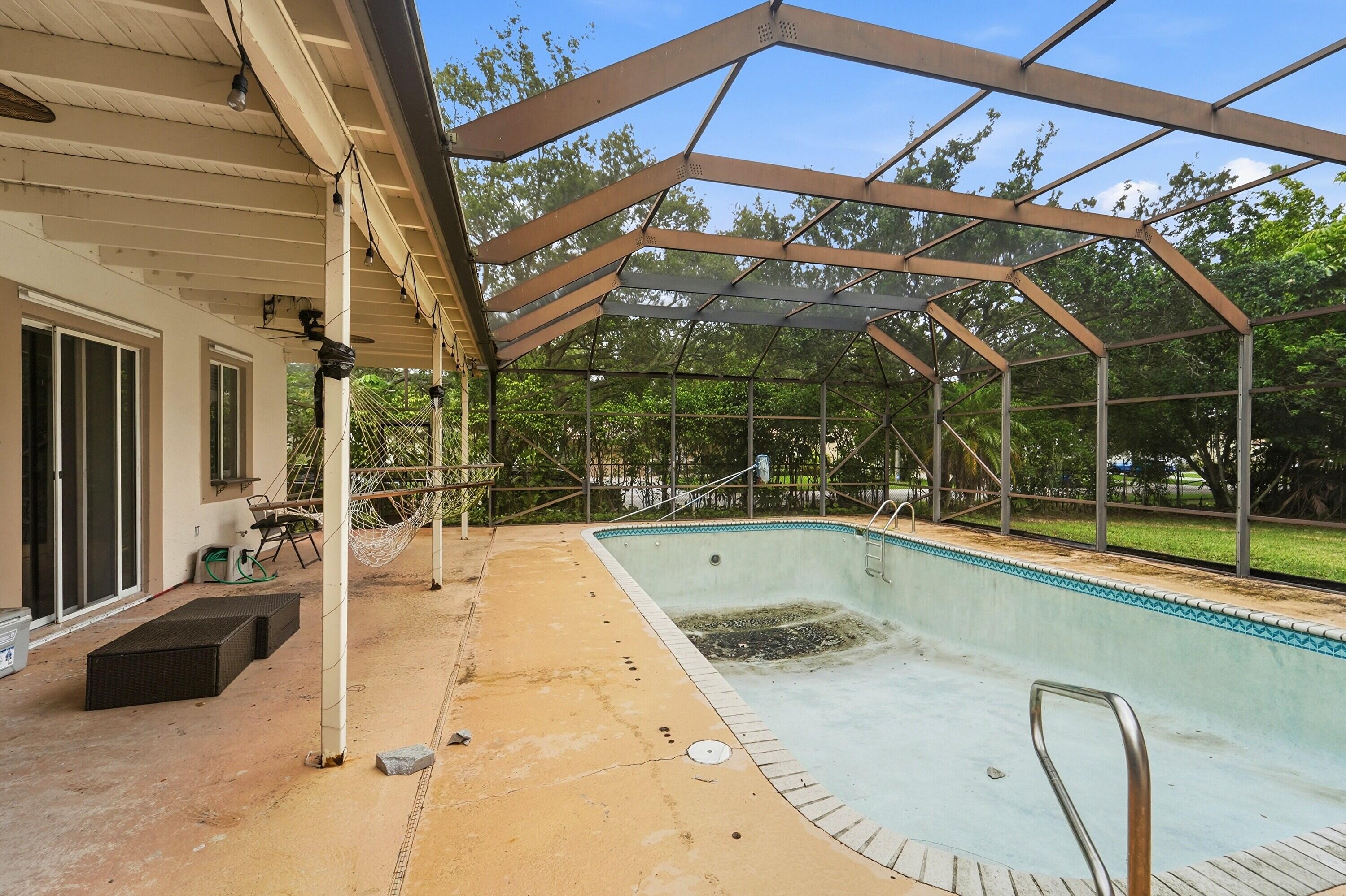 10710 NW 54th Place