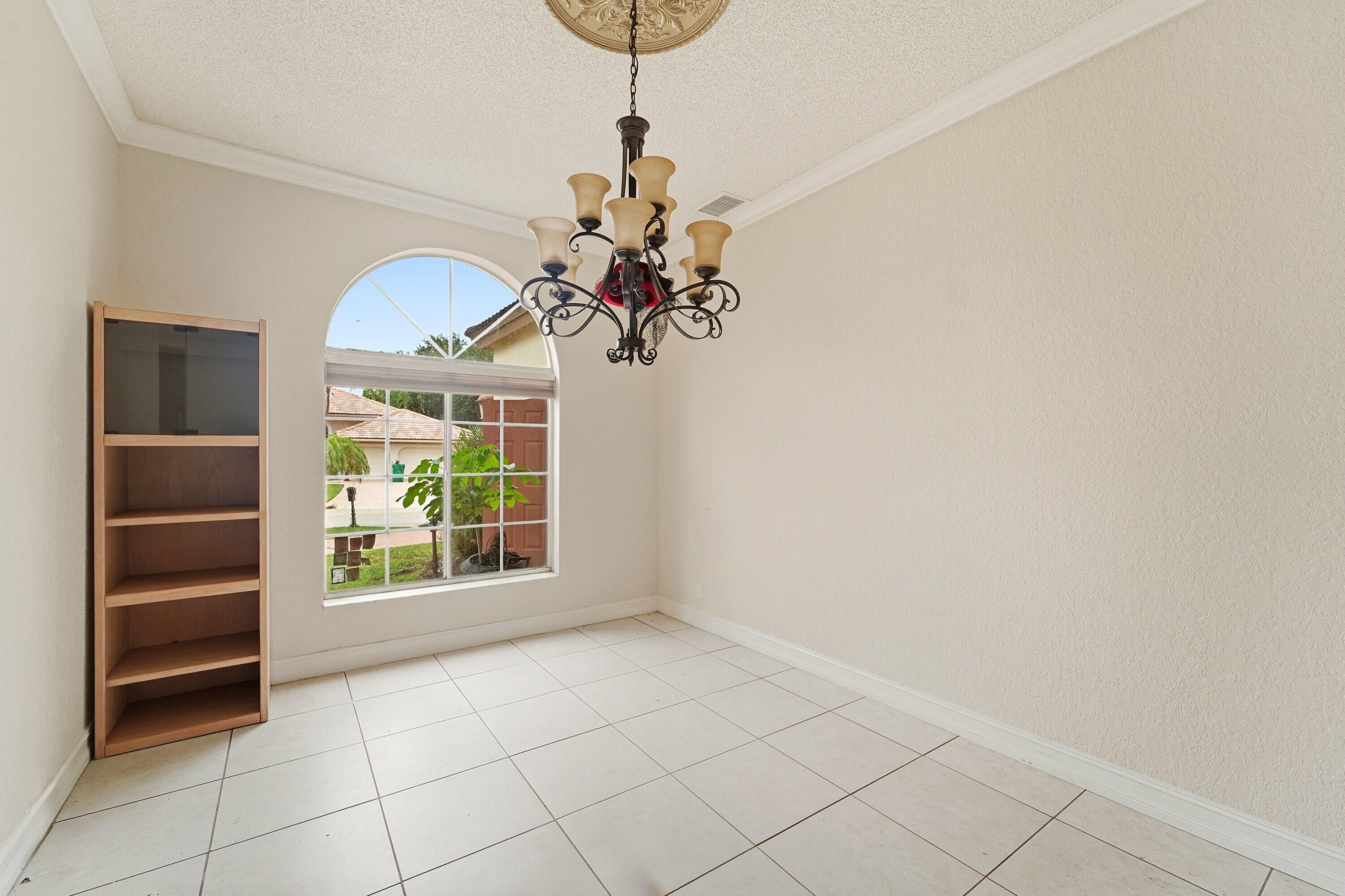 10710 NW 54th Place