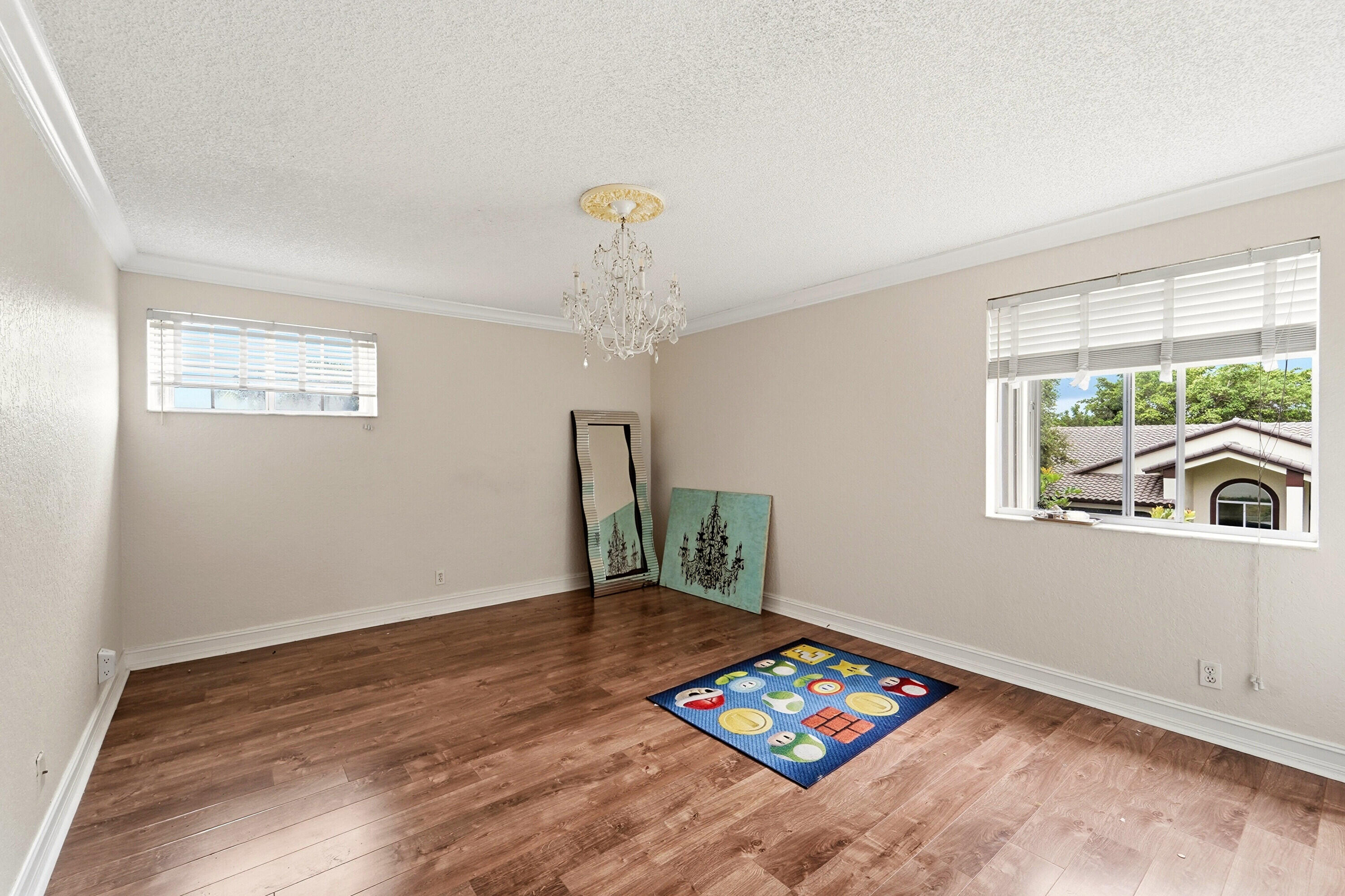 10710 NW 54th Place