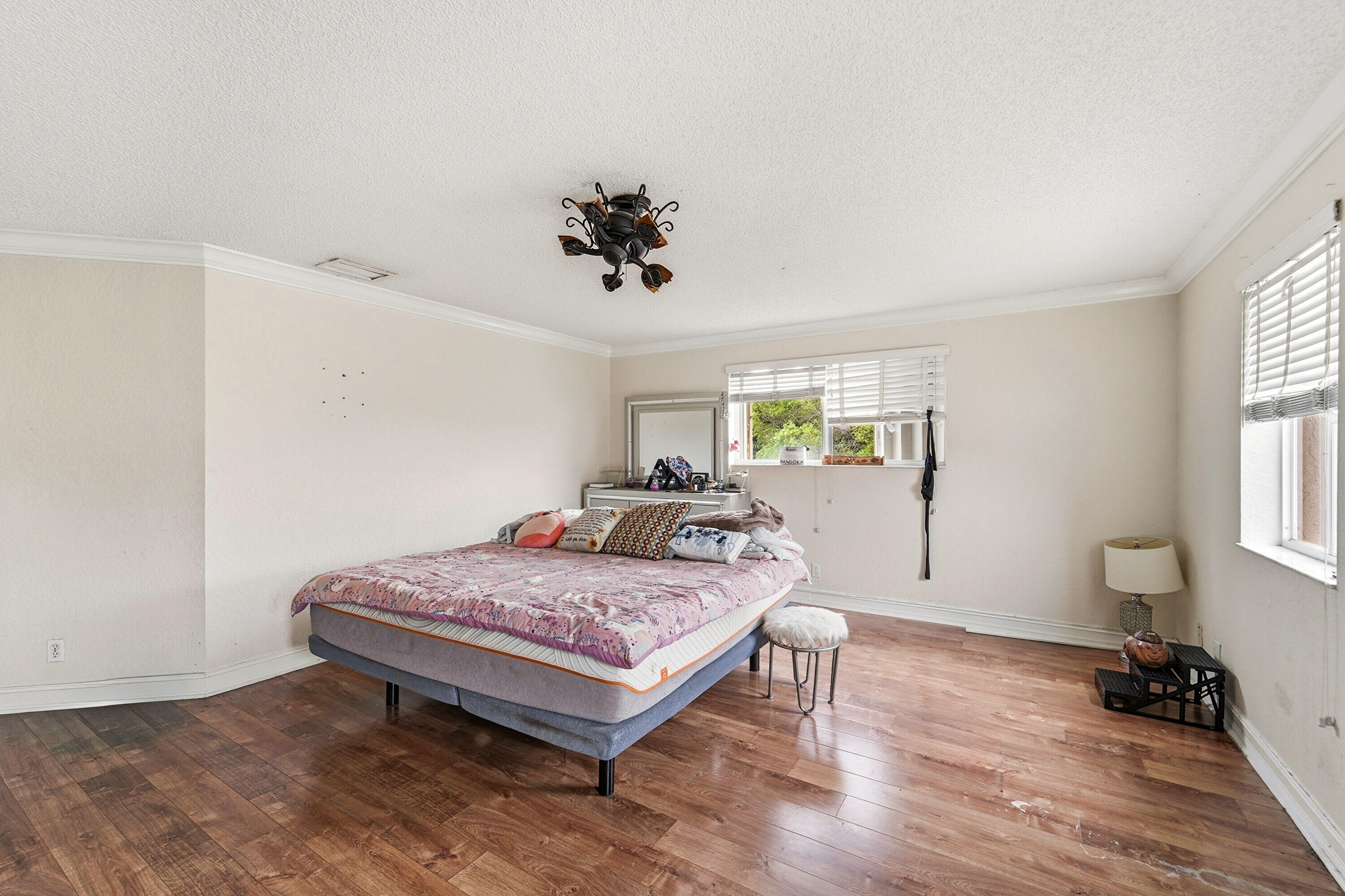 10710 NW 54th Place