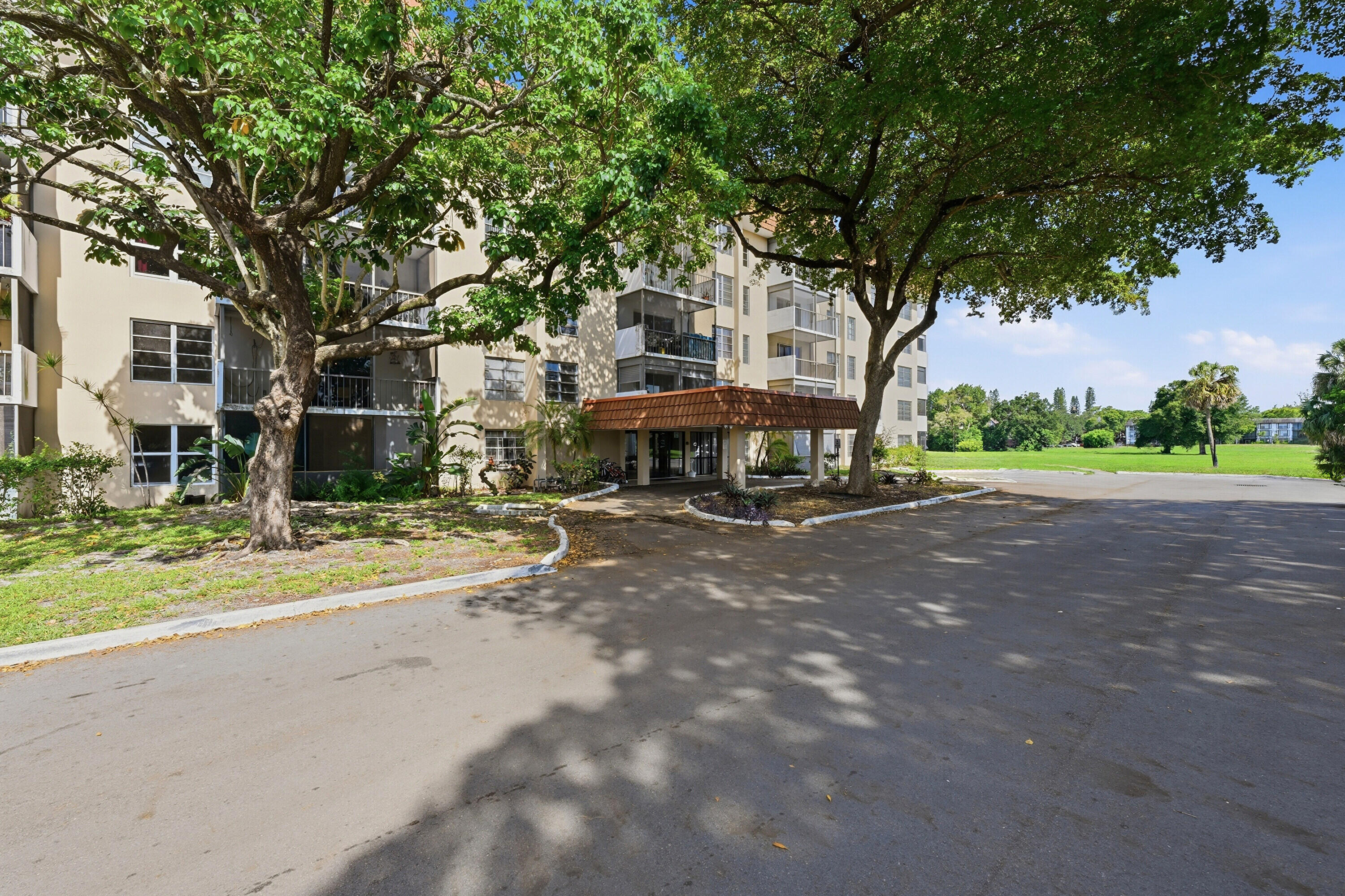 4158 Inverrary Drive 511