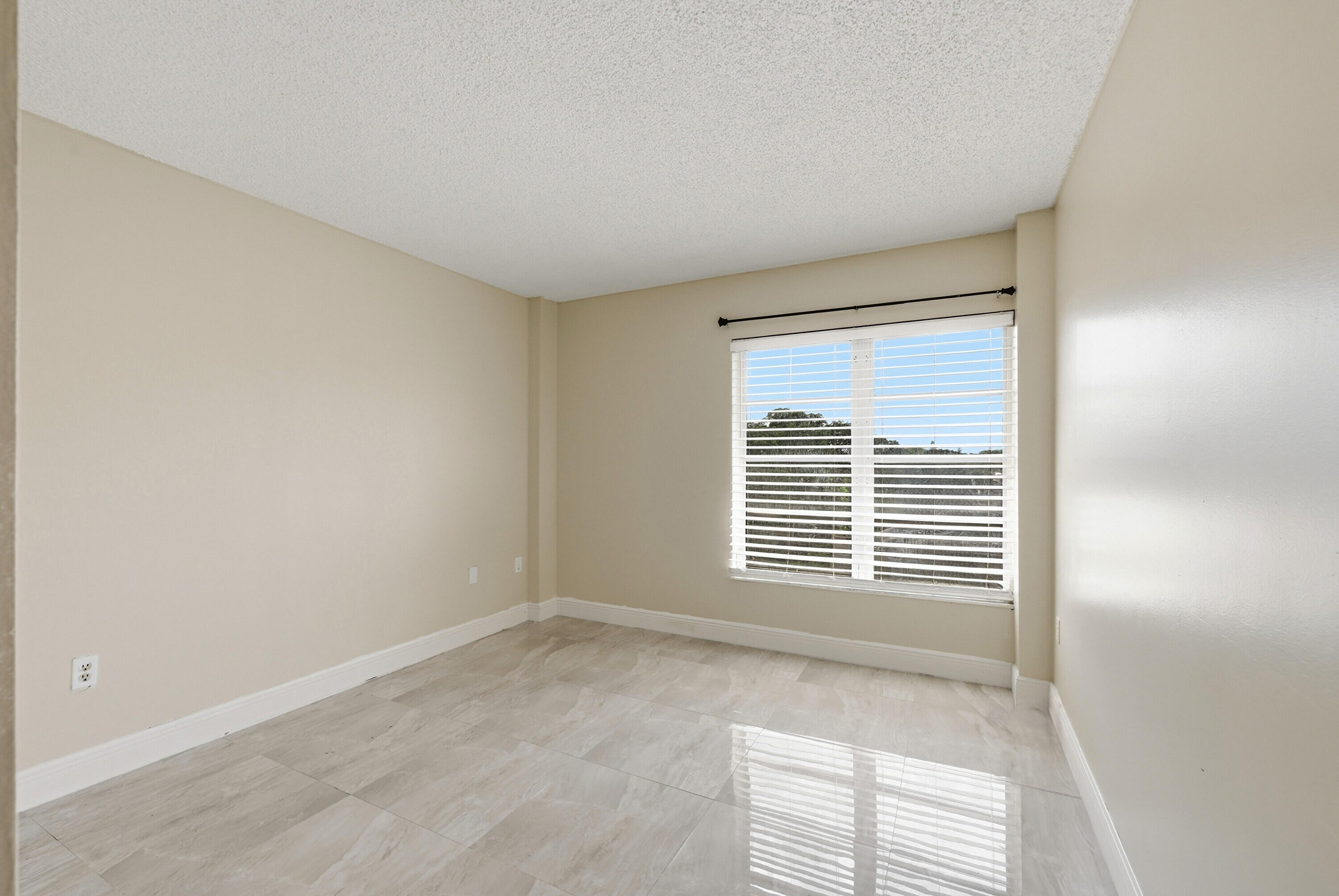 4158 Inverrary Drive 511