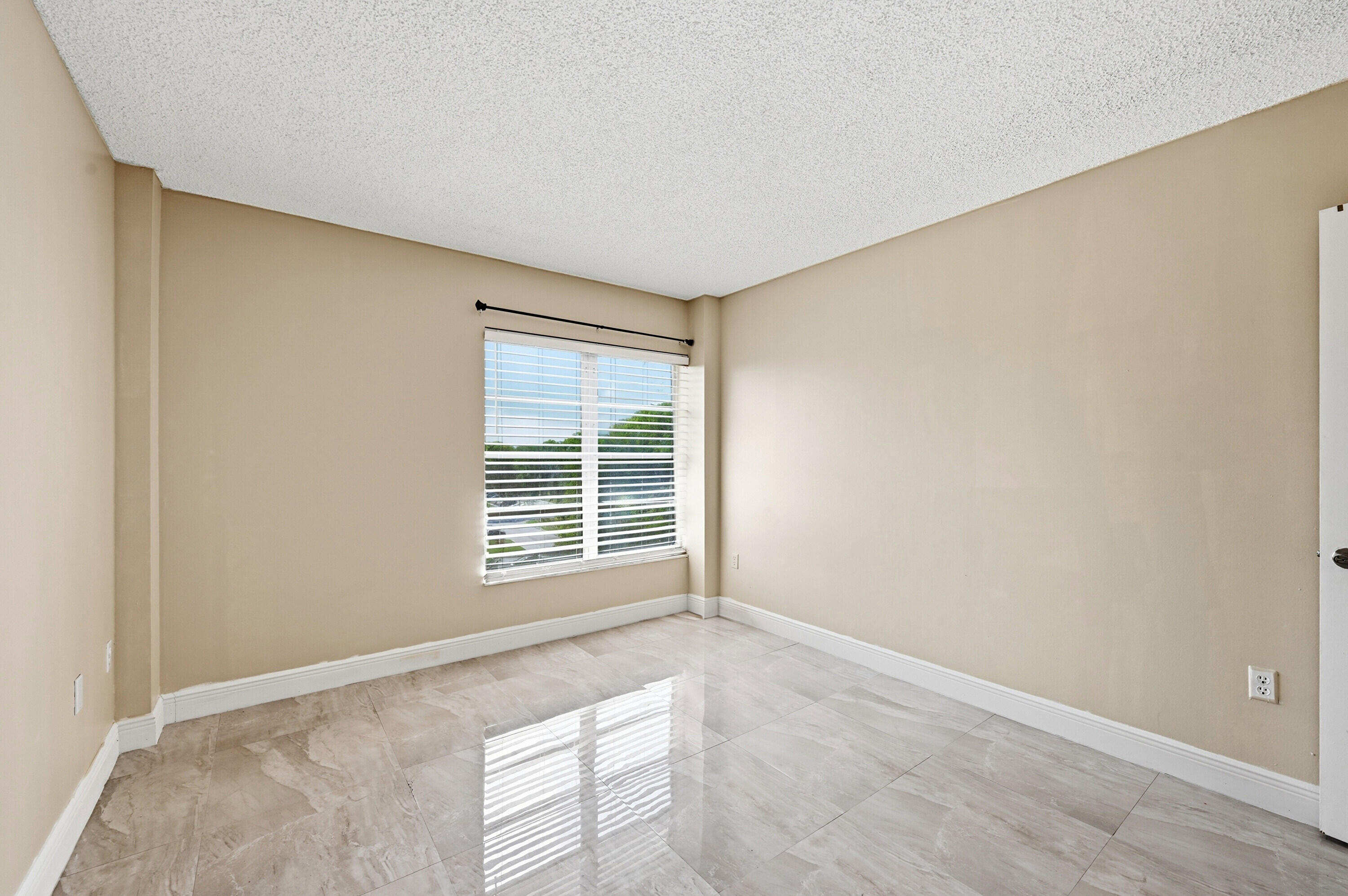 4158 Inverrary Drive 511