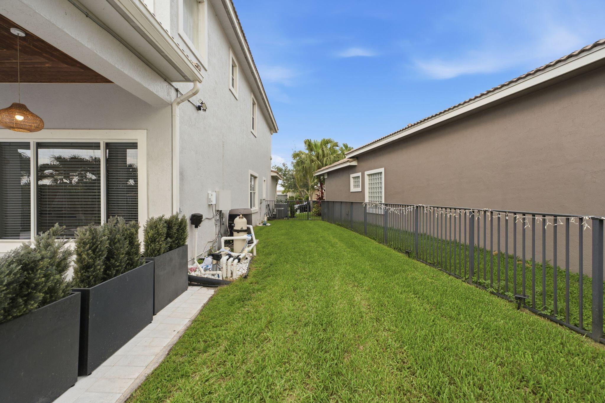 12339 NW 77th Manor