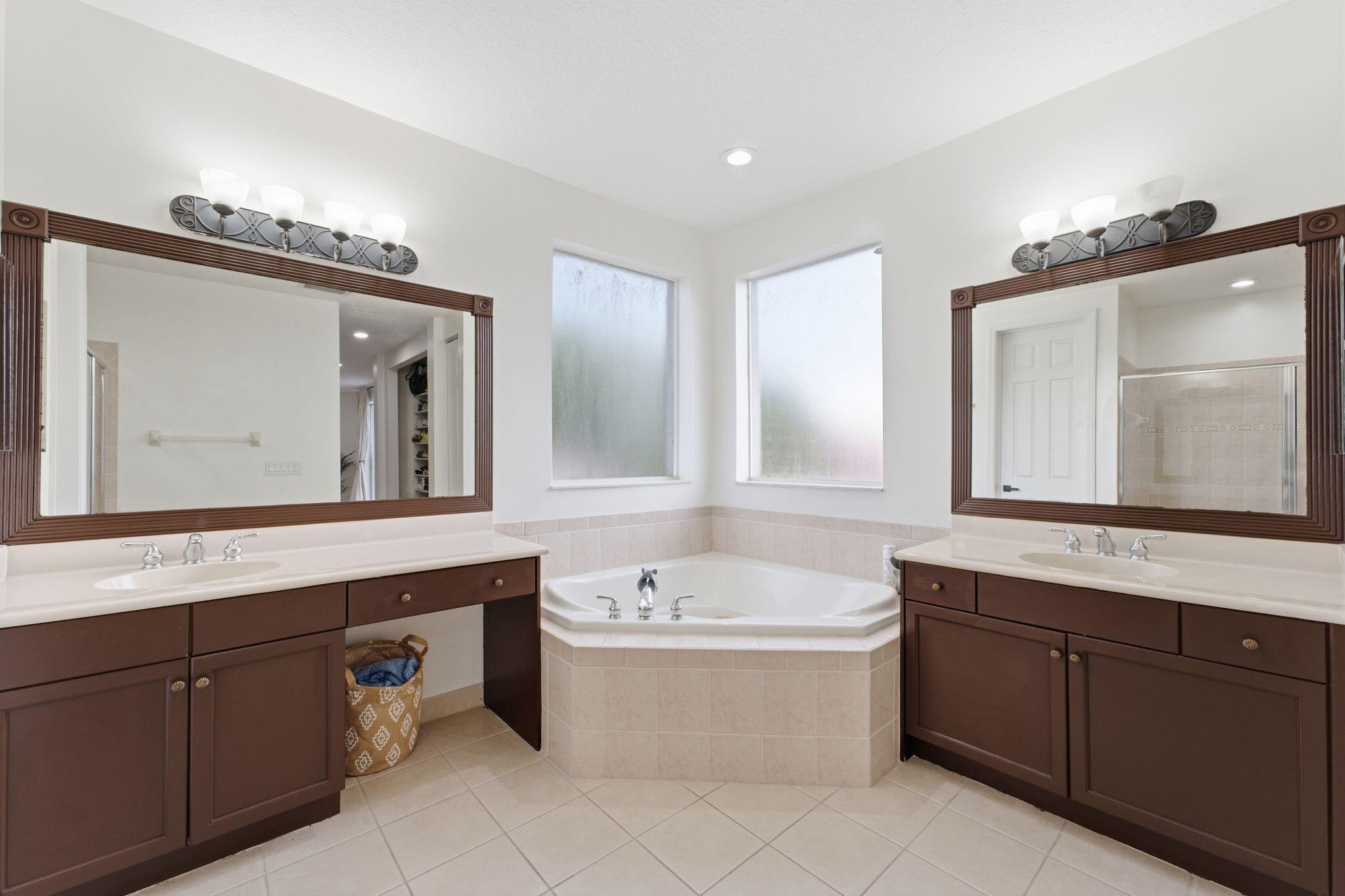 12339 NW 77th Manor