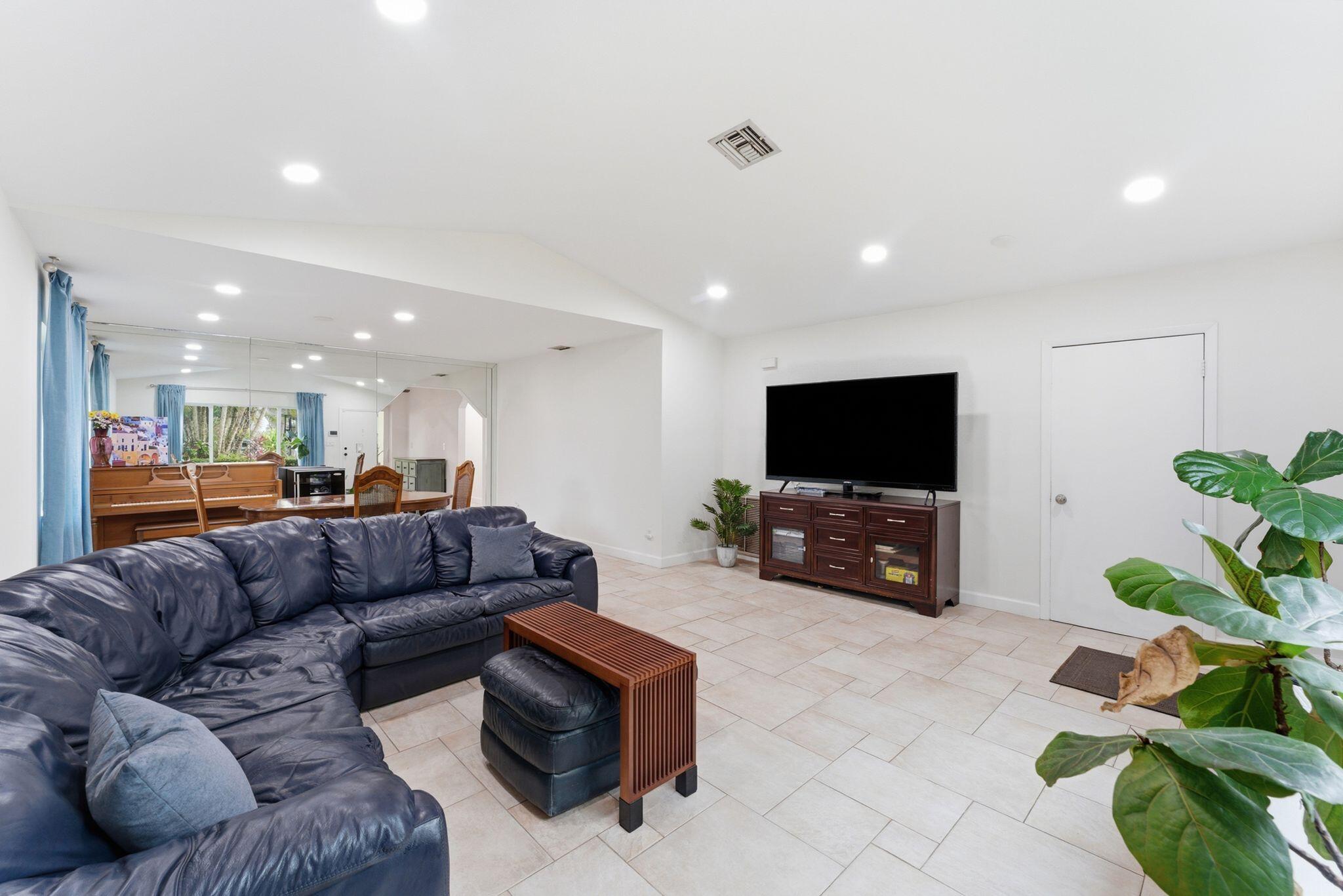 10237 NW 31st Street