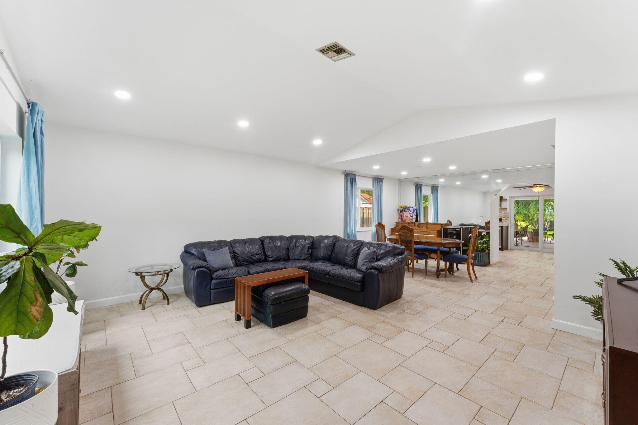 10237 NW 31st Street