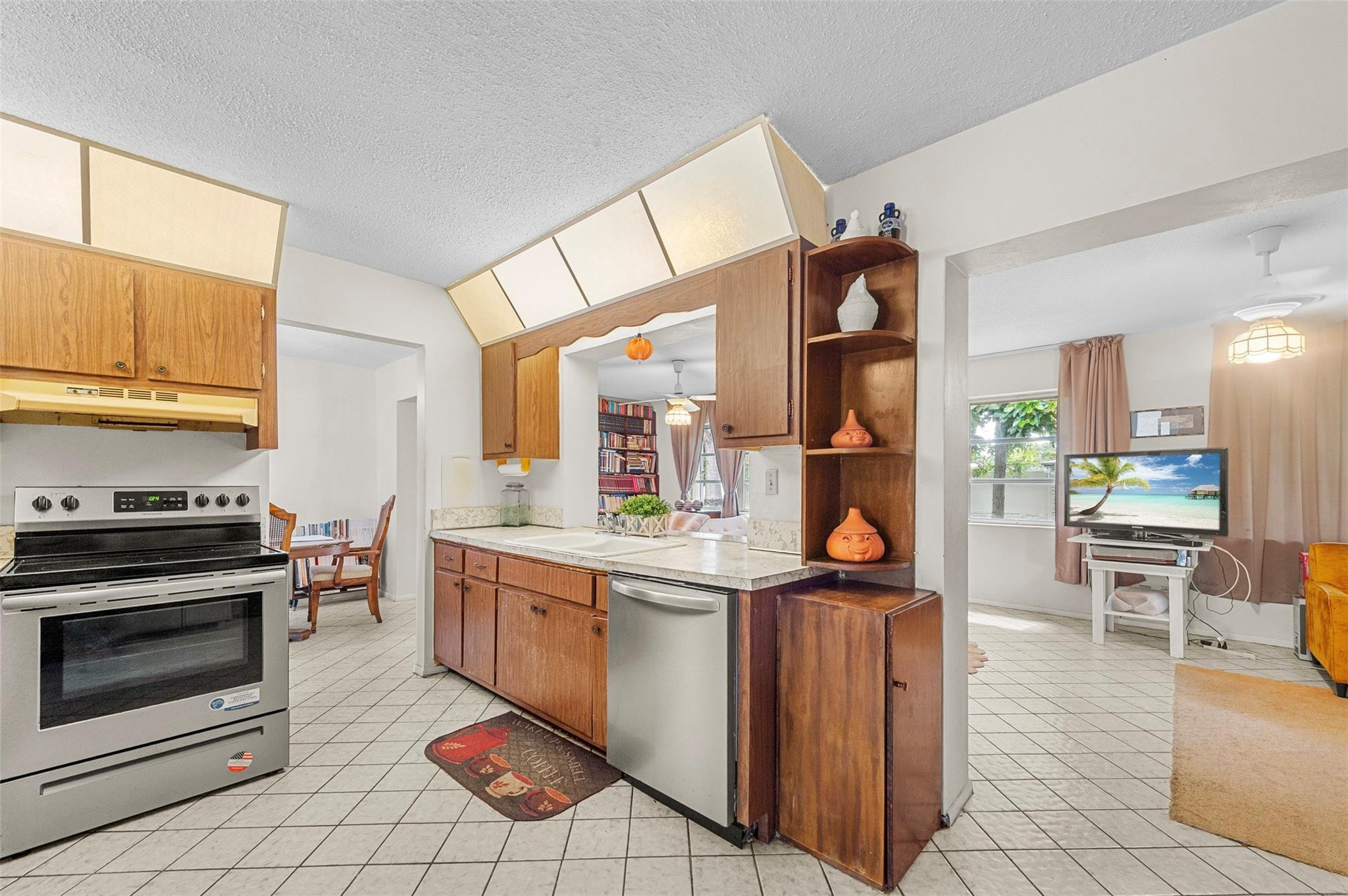 8604 NW 57TH Court