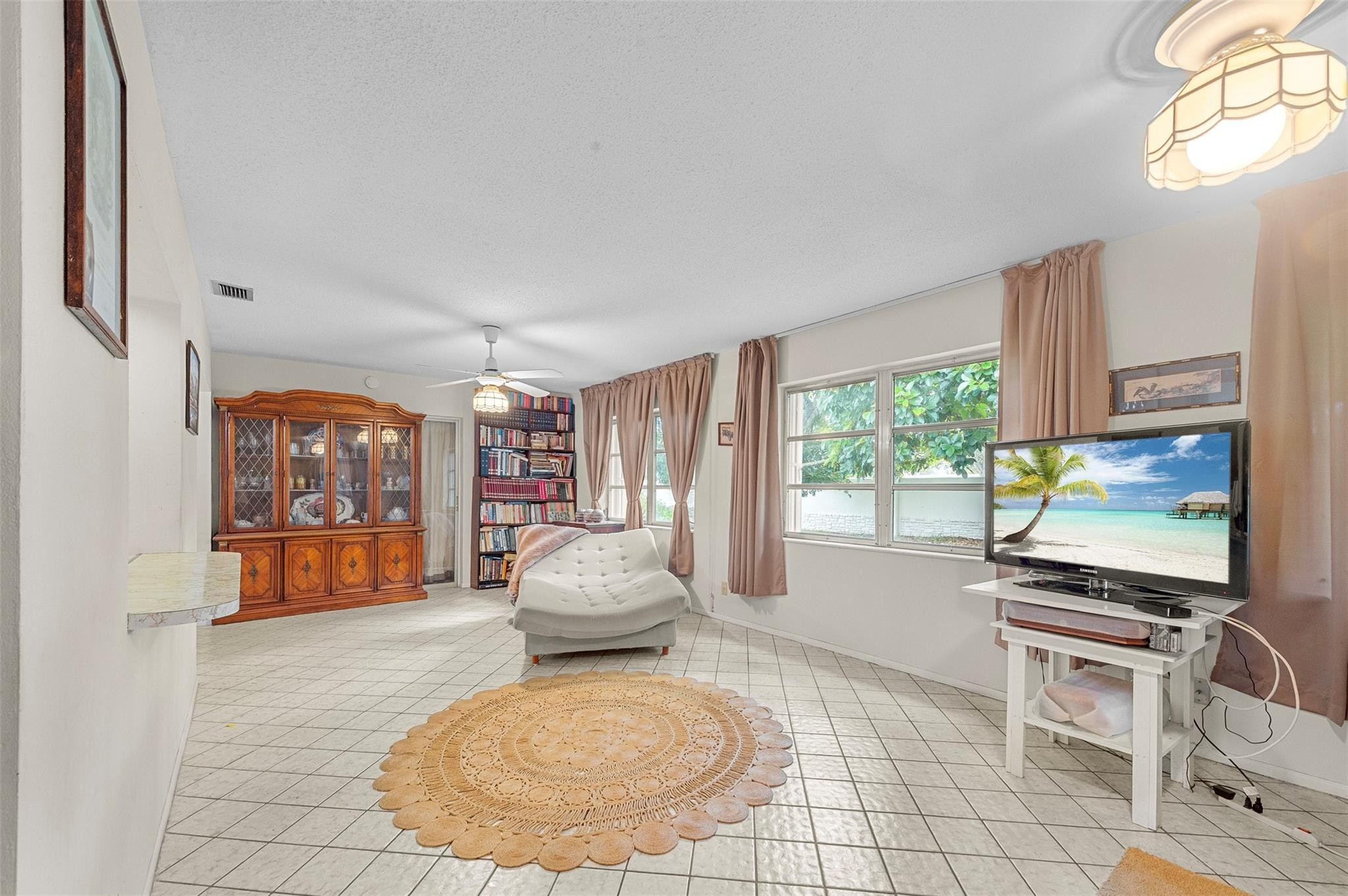 8604 NW 57TH Court