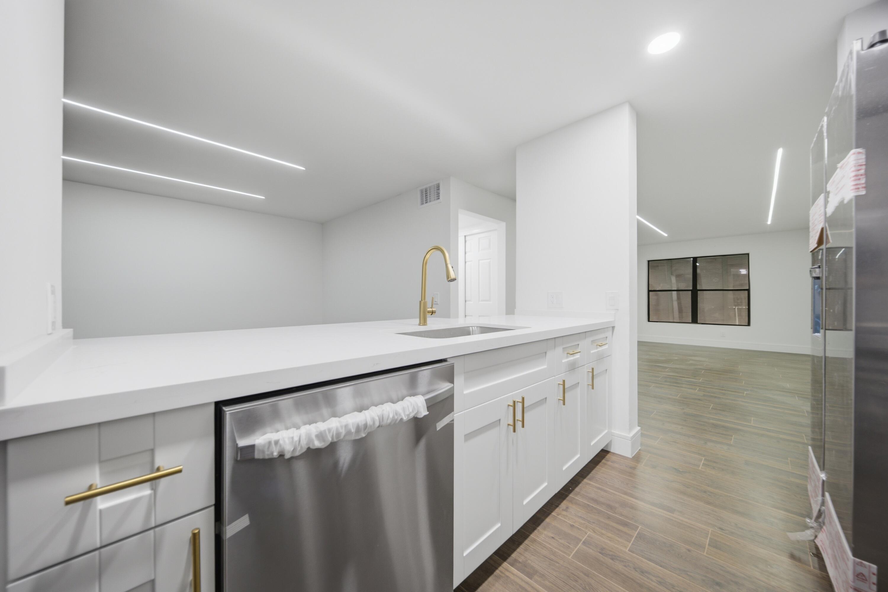 1391 E GOLFVIEW Drive 1391
