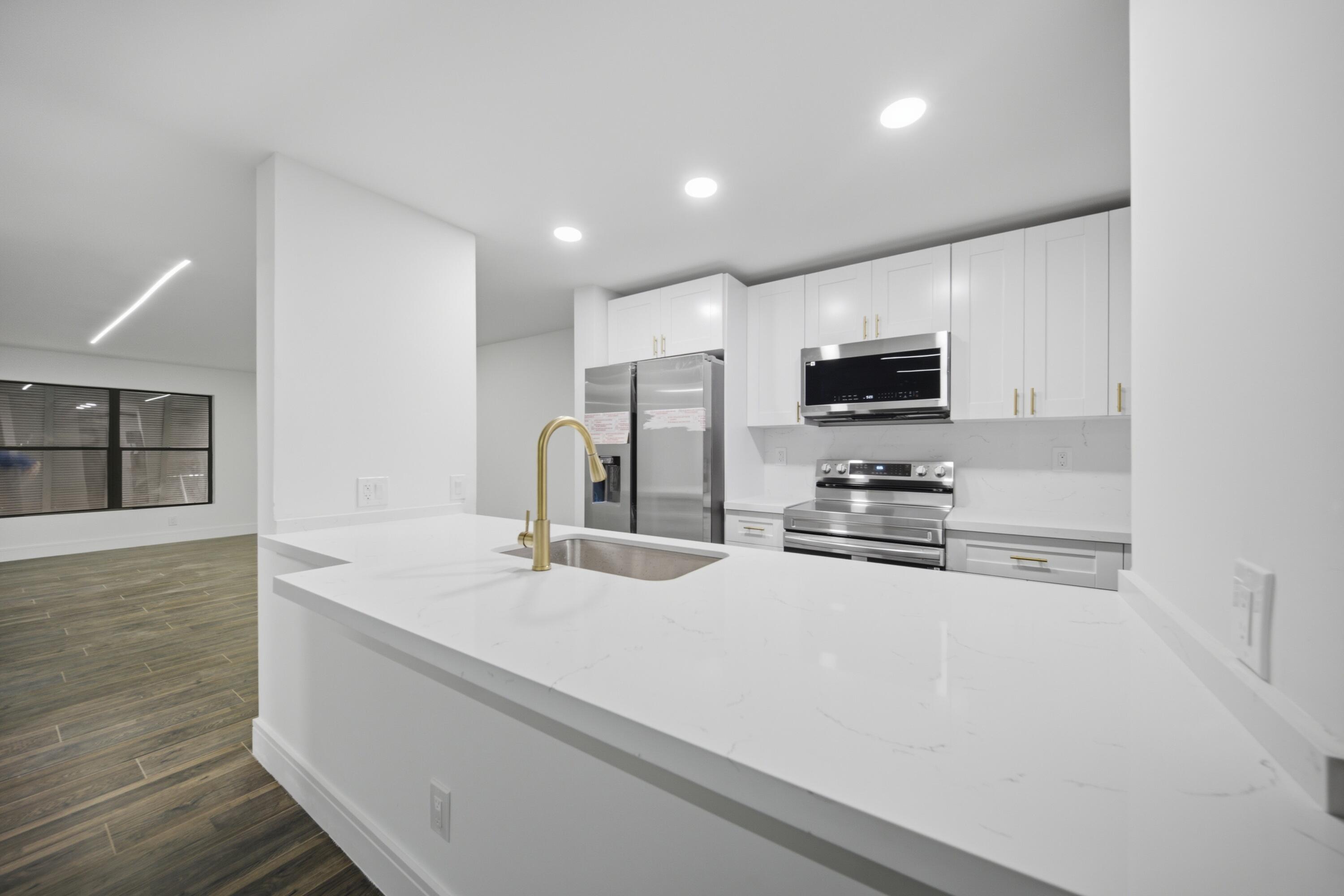 1391 E GOLFVIEW Drive 1391