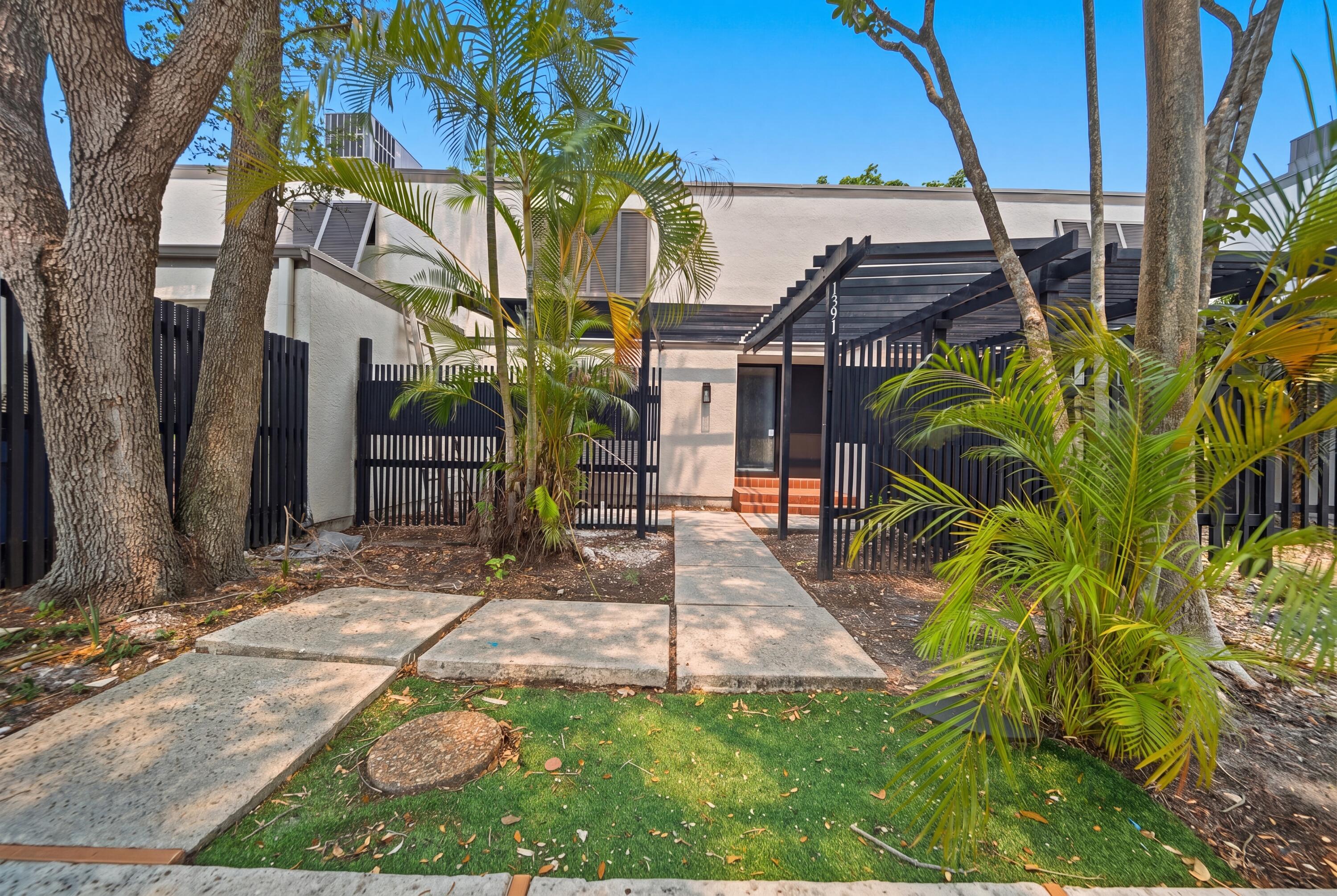 1391 E GOLFVIEW Drive 1391