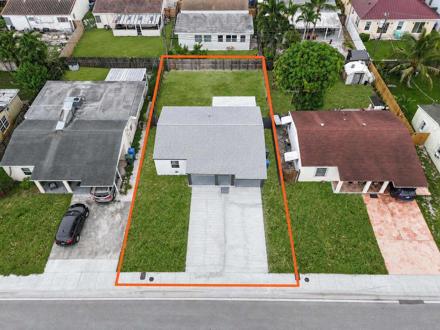 5209 N ANDREWS Avenue