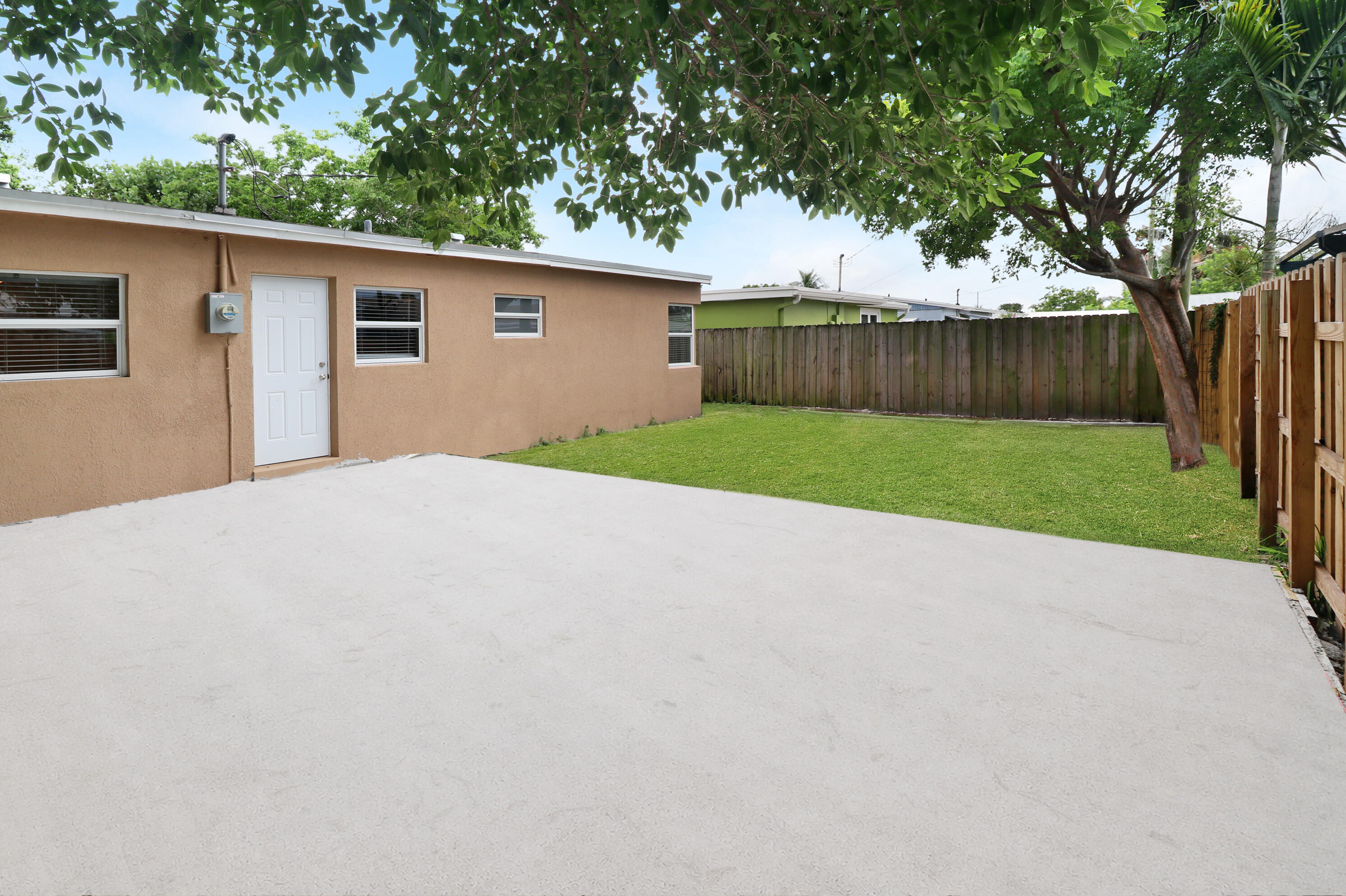 5249 NE 4TH Terrace