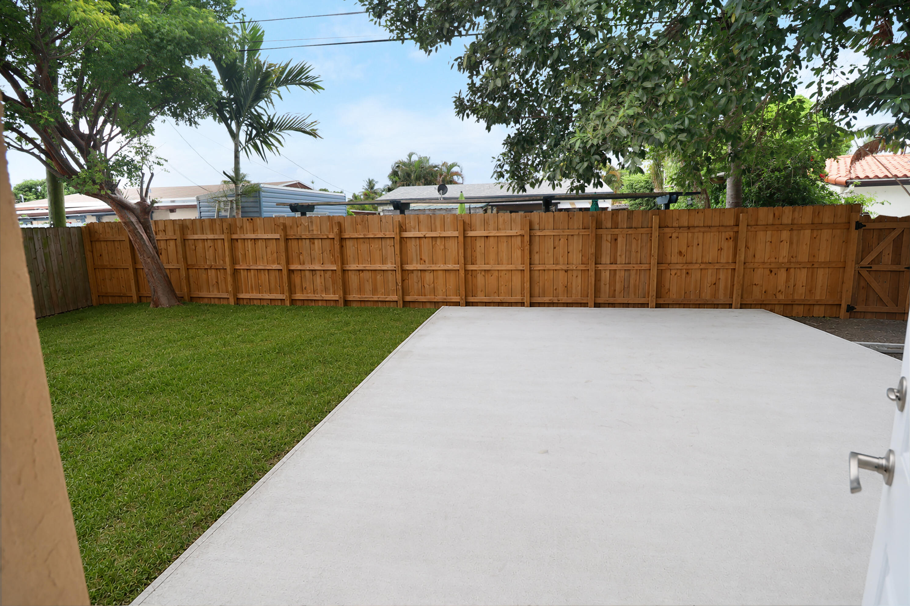 5249 NE 4TH Terrace