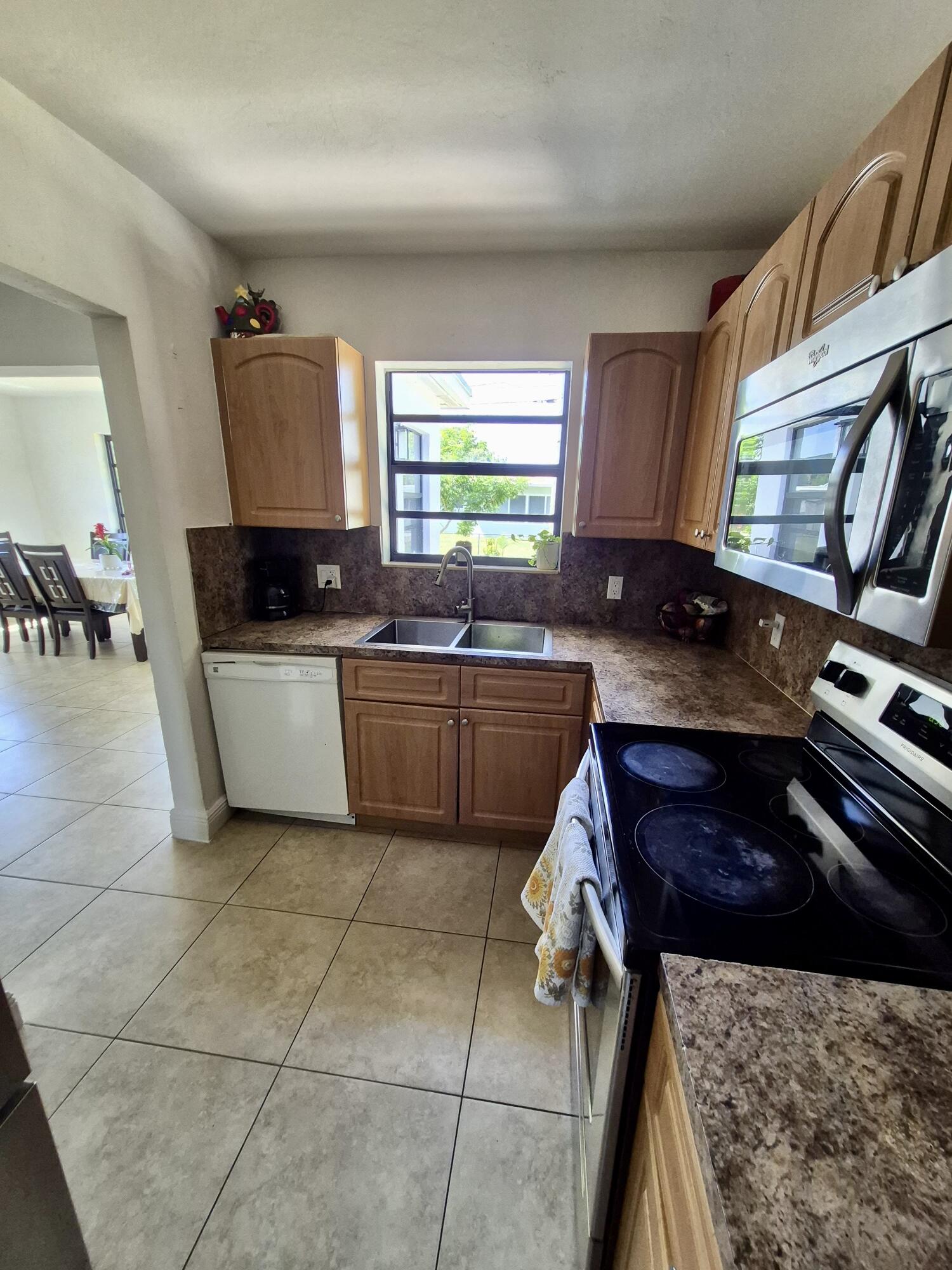 3141 SW 22ND Street