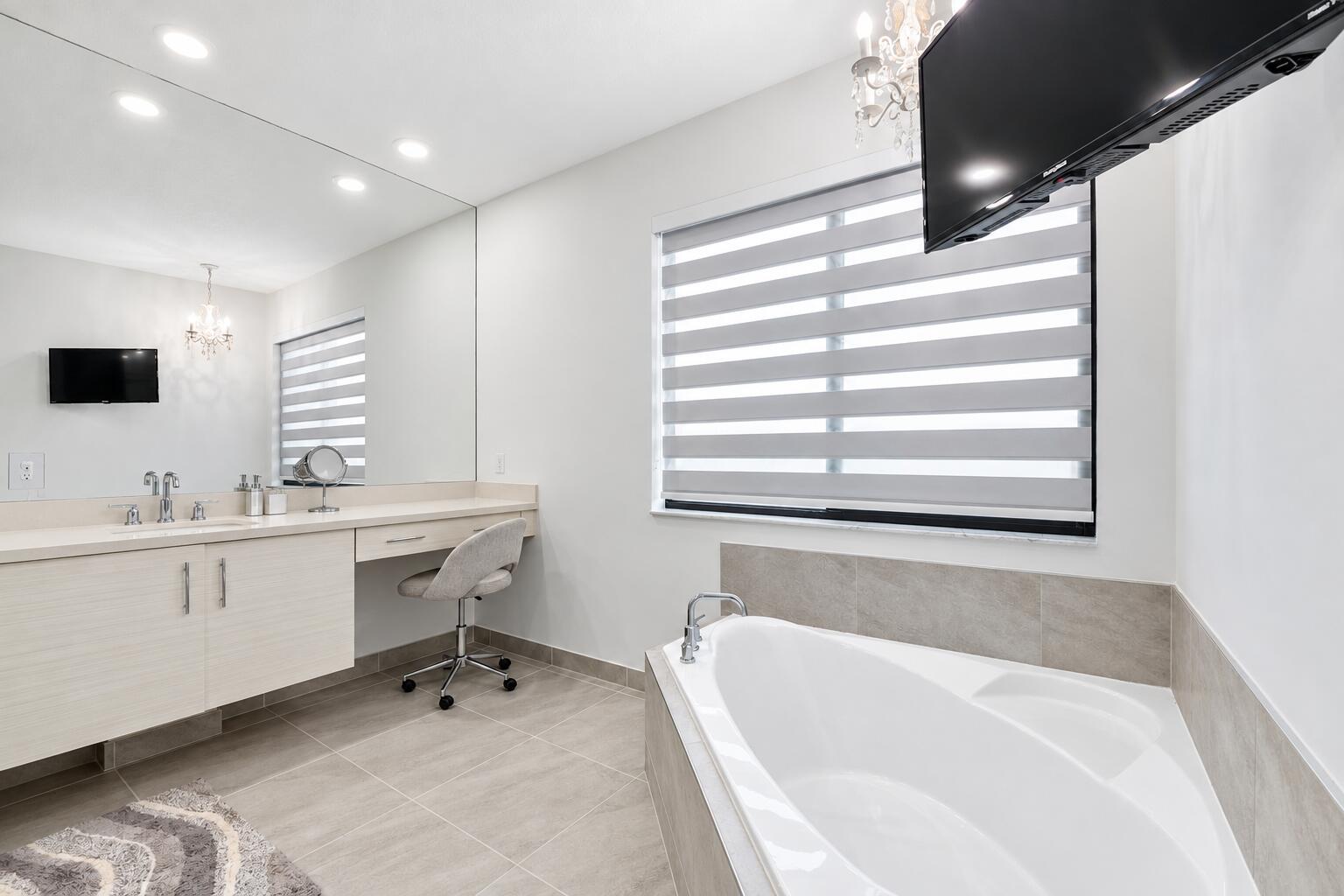 10733 AQUA Court