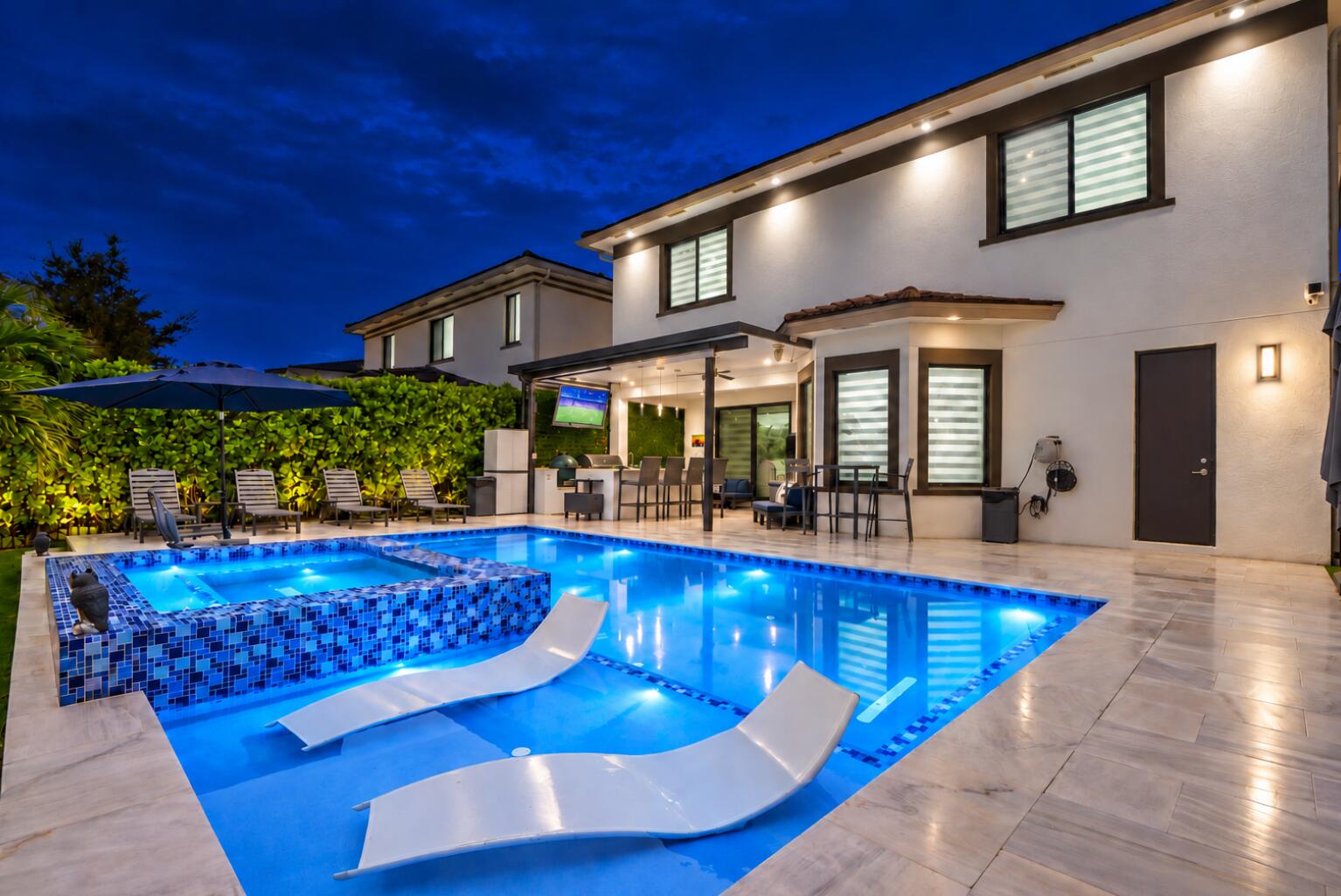 10733 AQUA Court