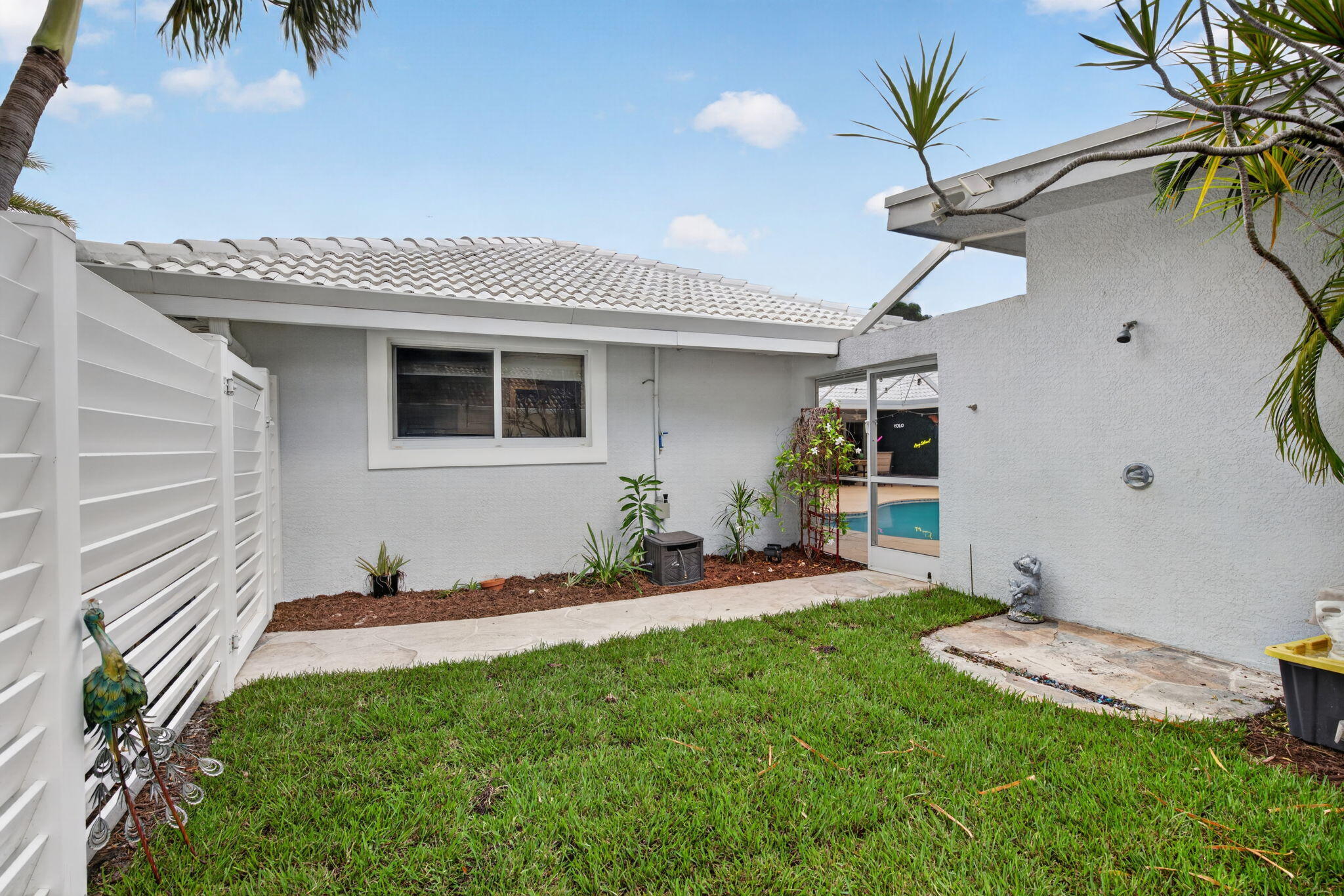 330 SW 75th Avenue