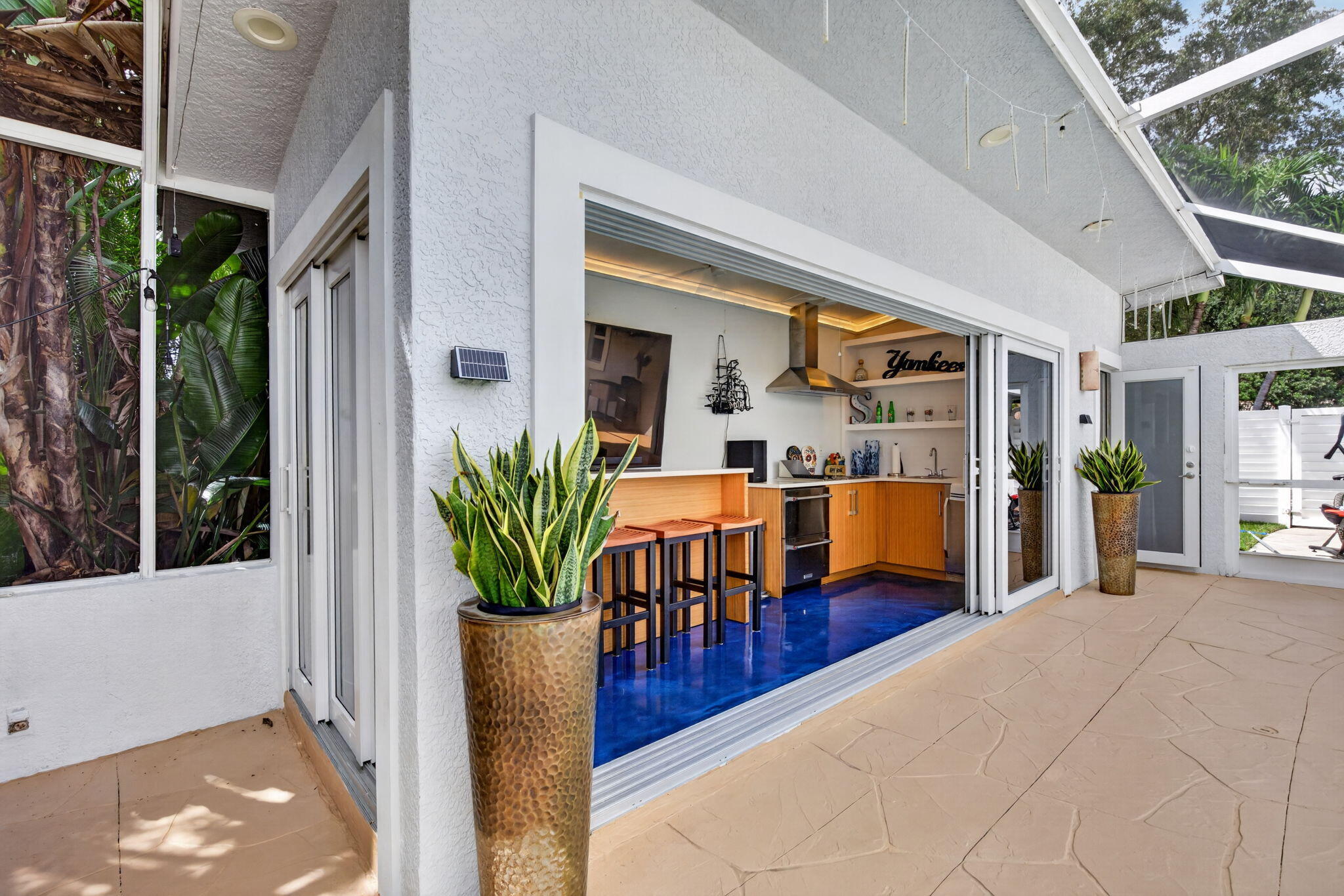 330 SW 75th Avenue
