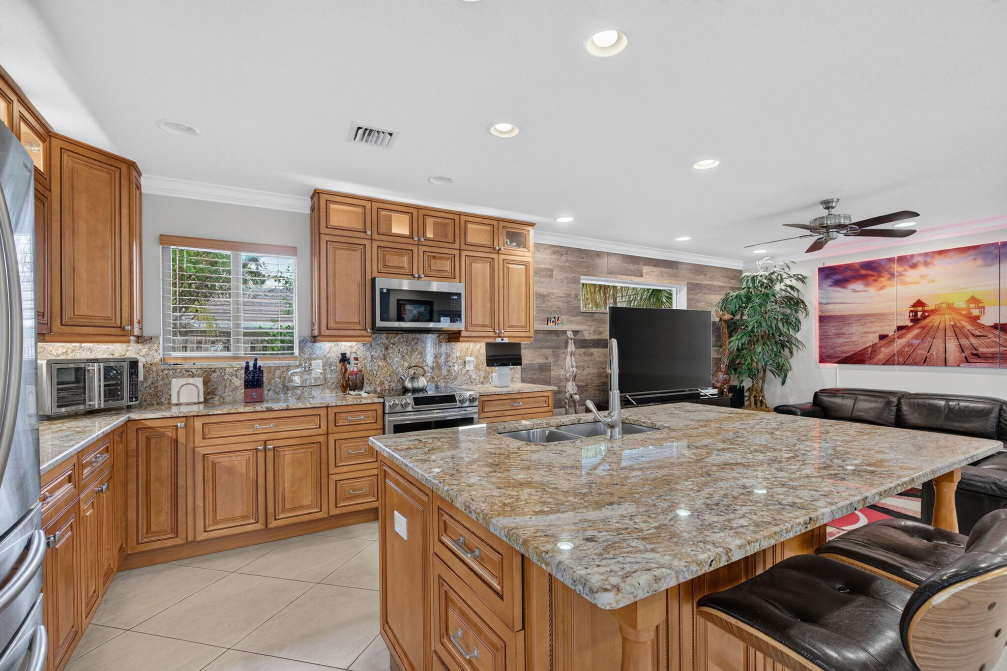 330 SW 75th Avenue