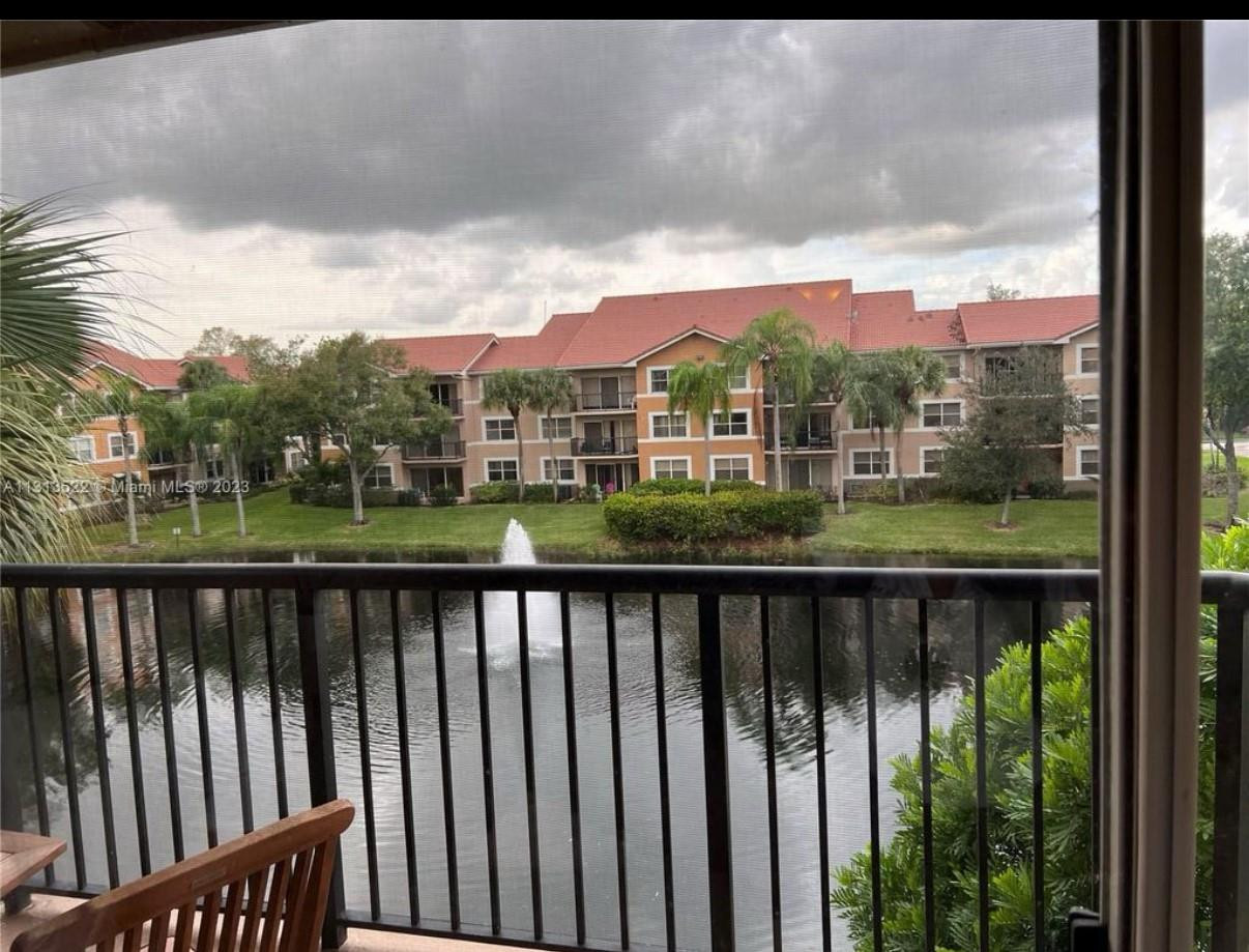 9055 WILES Road 304