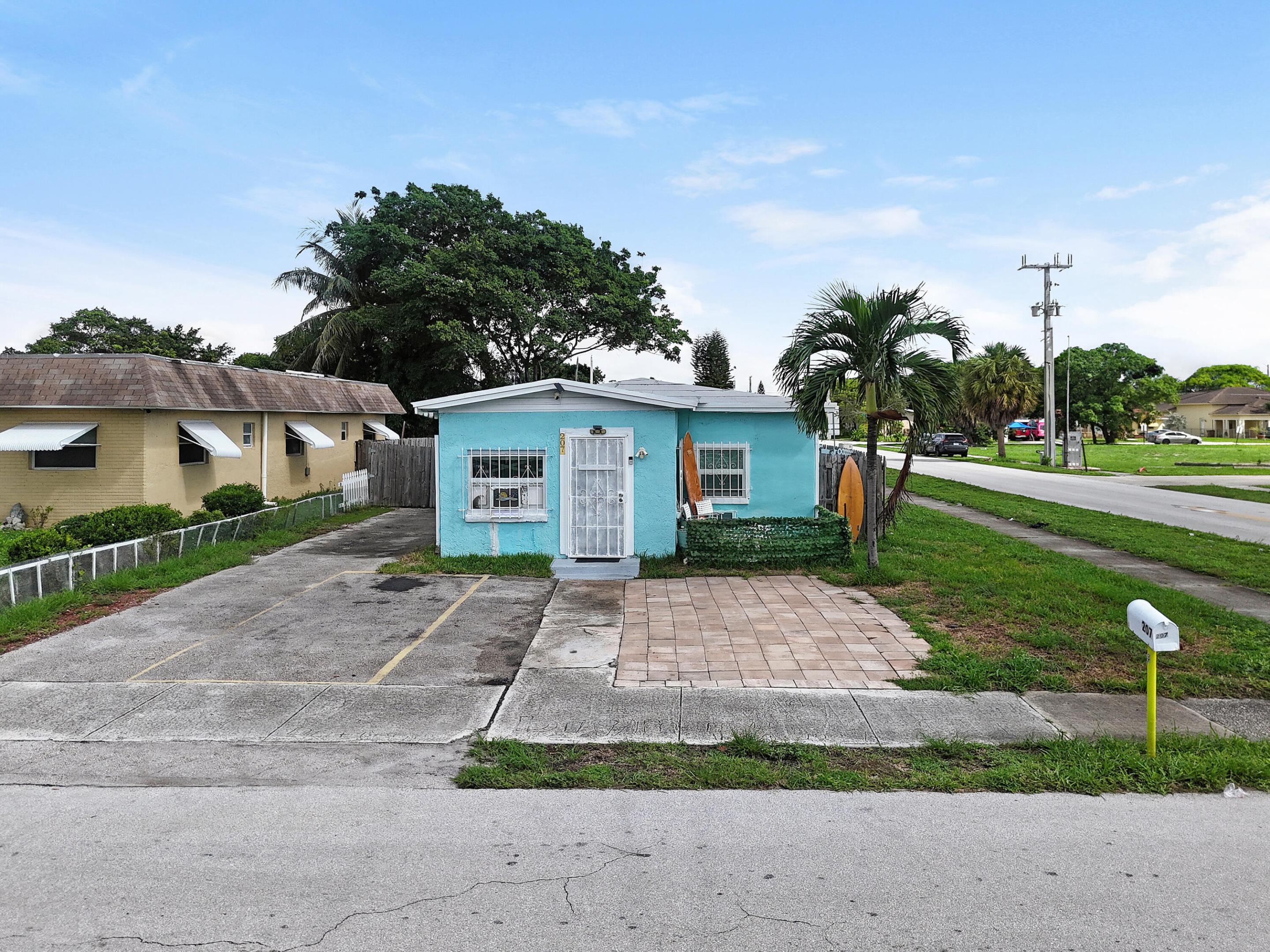 207 SW 4TH Street