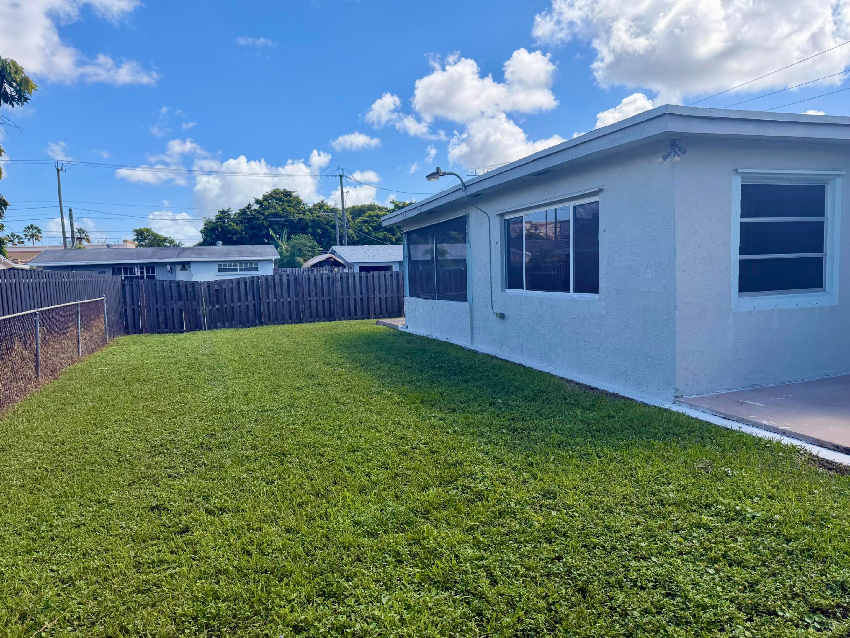 8361 NW 27th Place