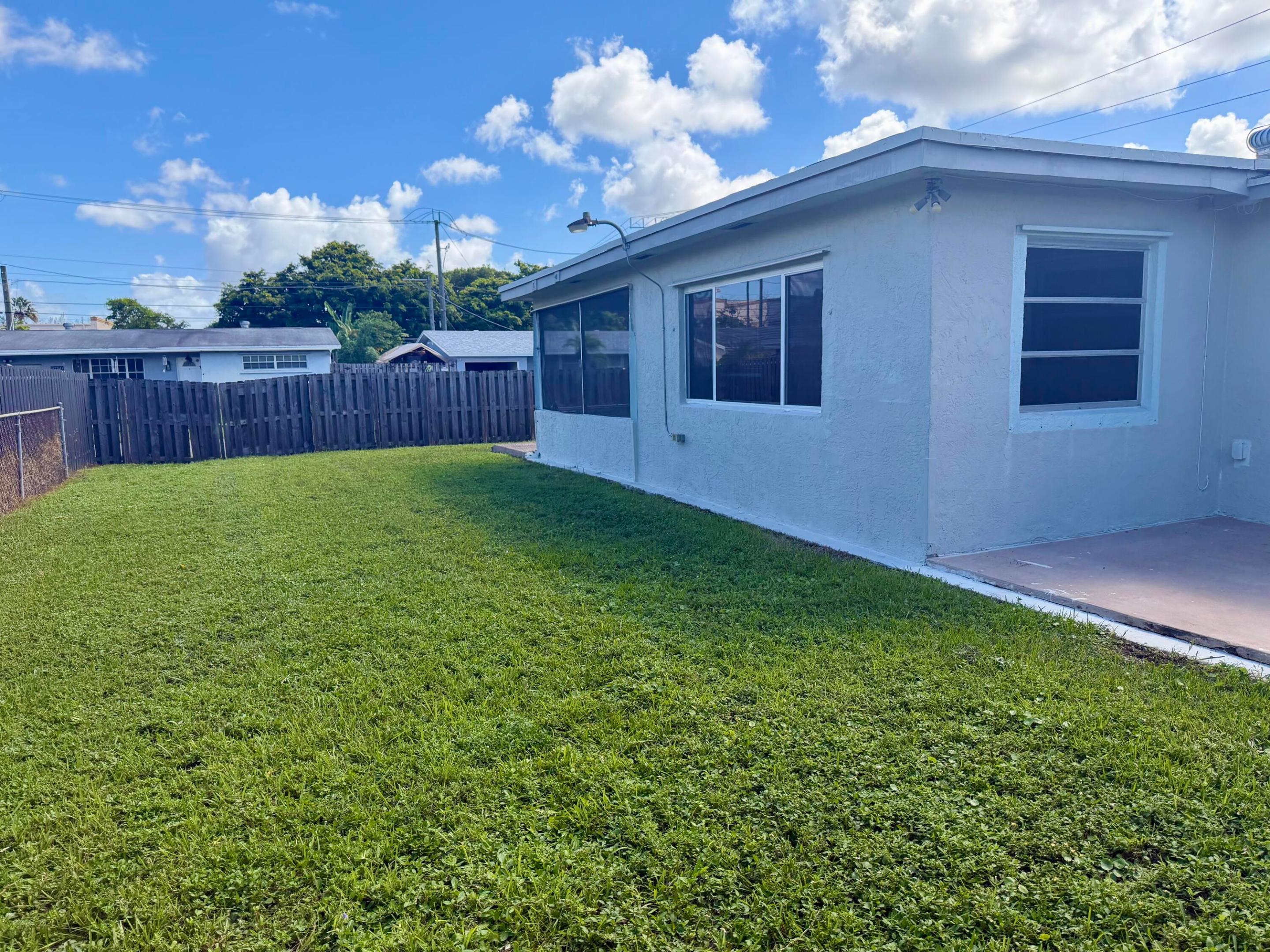 8361 NW 27th Place