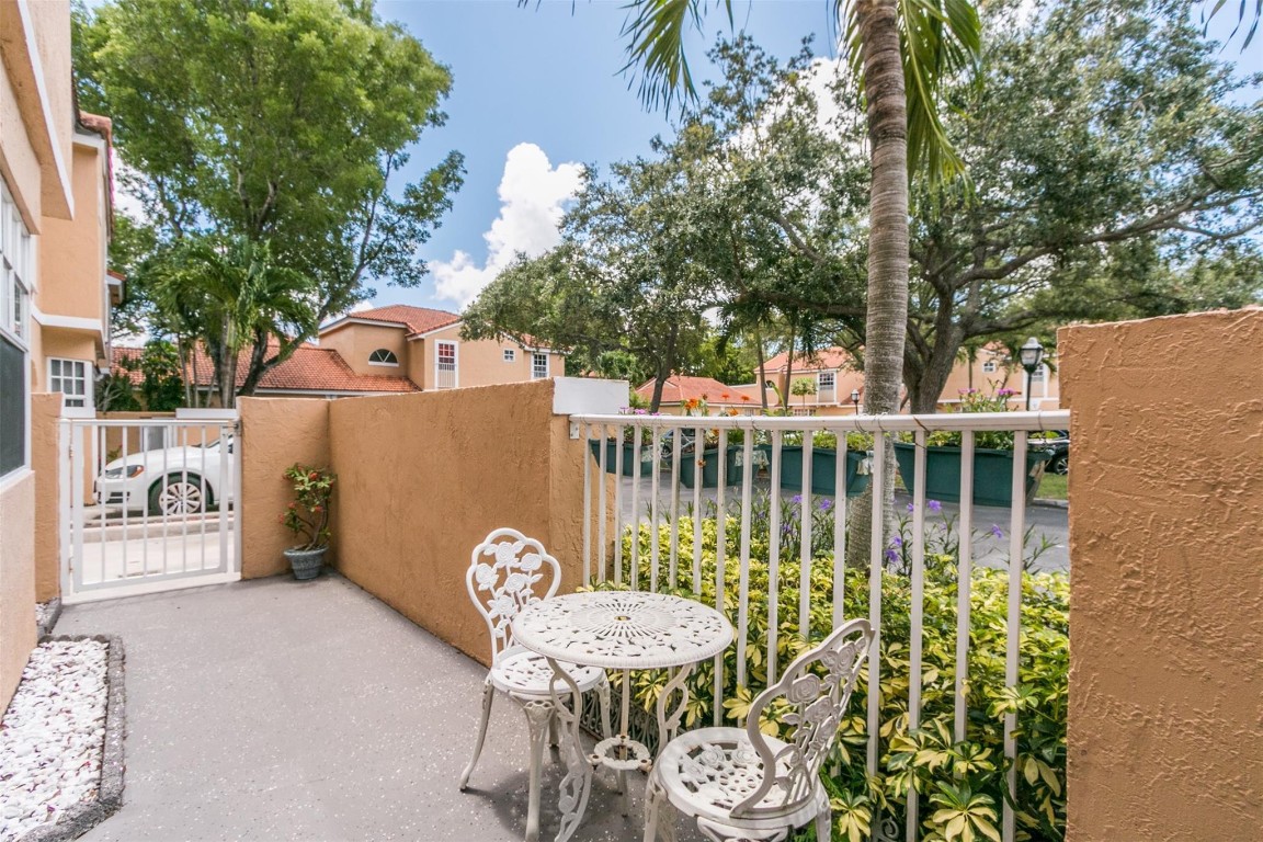 11341 Lakeview Drive 30, Coral Springs Unit: 30