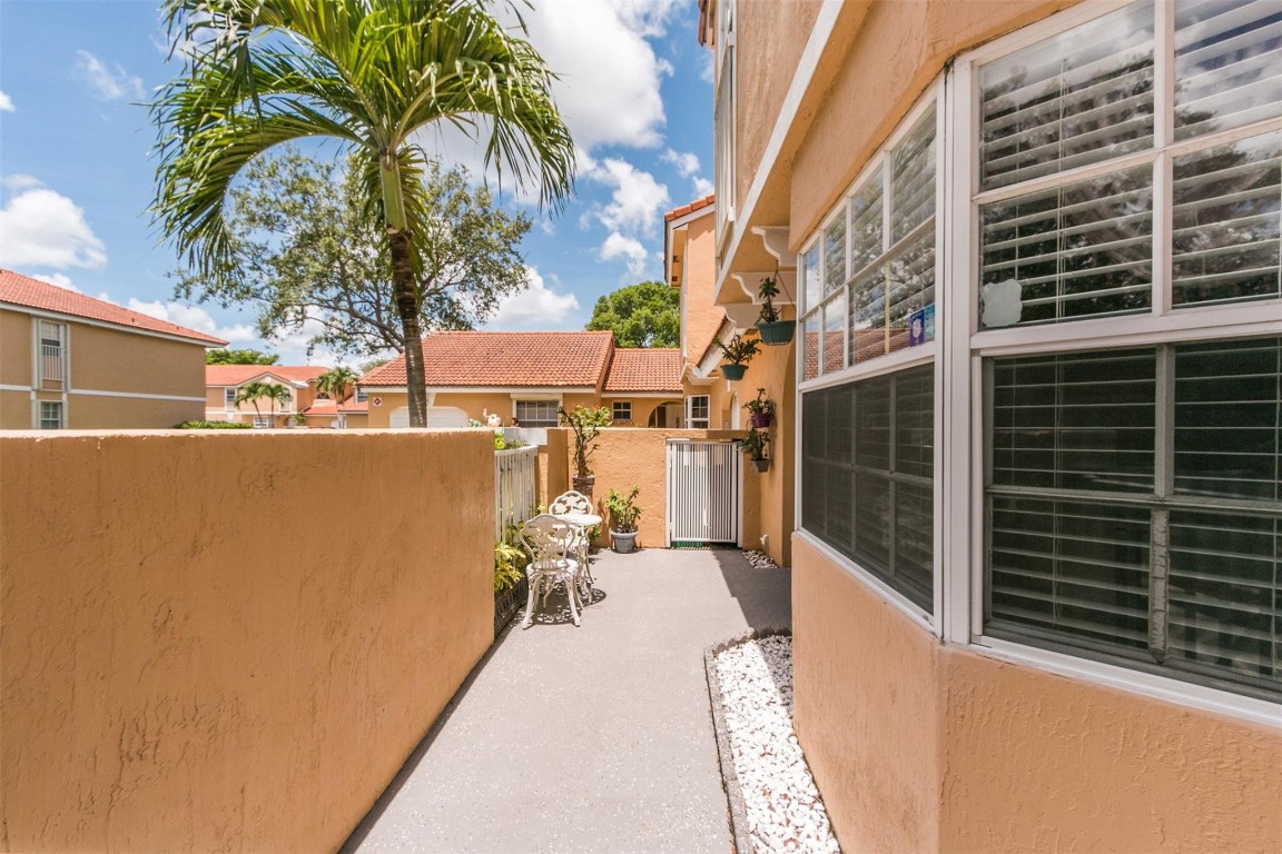 11341 Lakeview Drive 30, Coral Springs Unit: 30