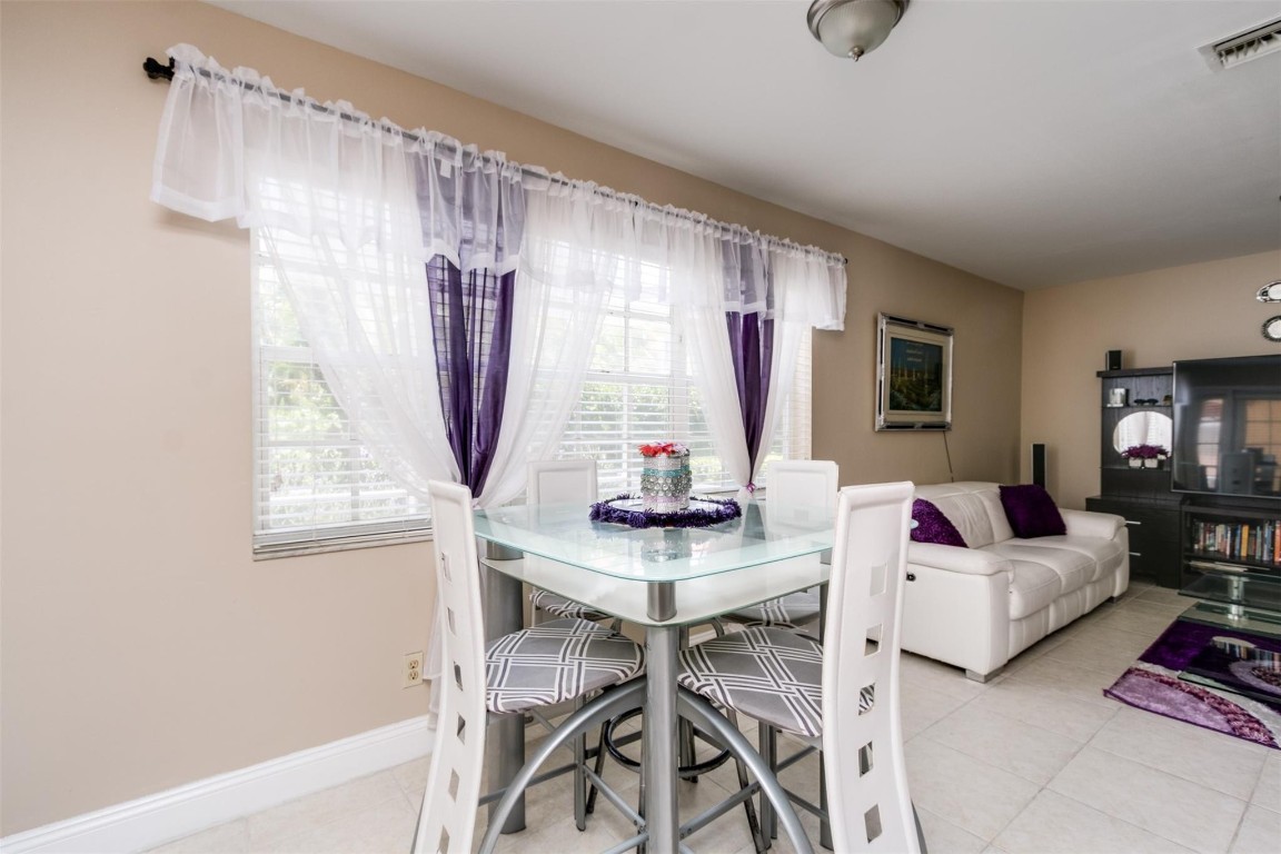 11341 Lakeview Drive 30, Coral Springs Unit: 30