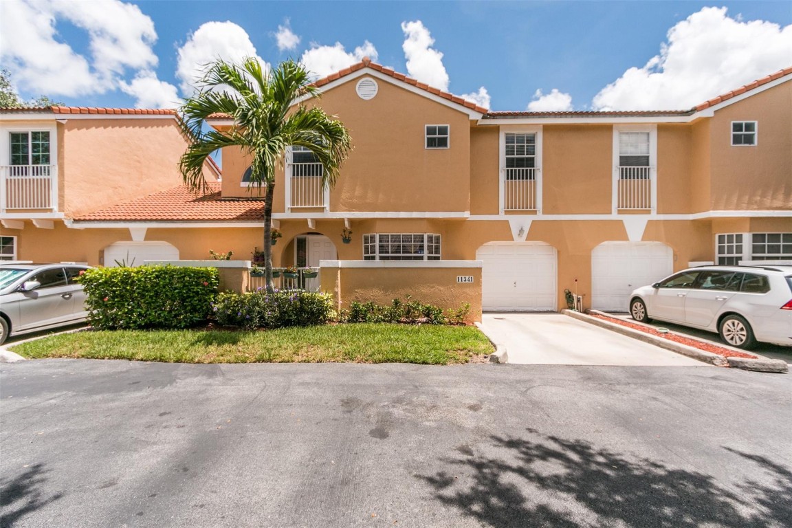 11341 Lakeview Drive 30, Coral Springs Unit: 30