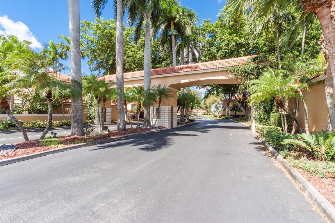 11341 Lakeview Drive 30, Coral Springs Unit: 30