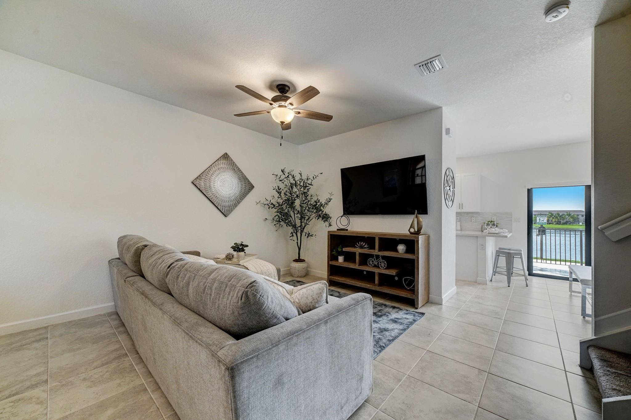 2735 NW 54th Ave